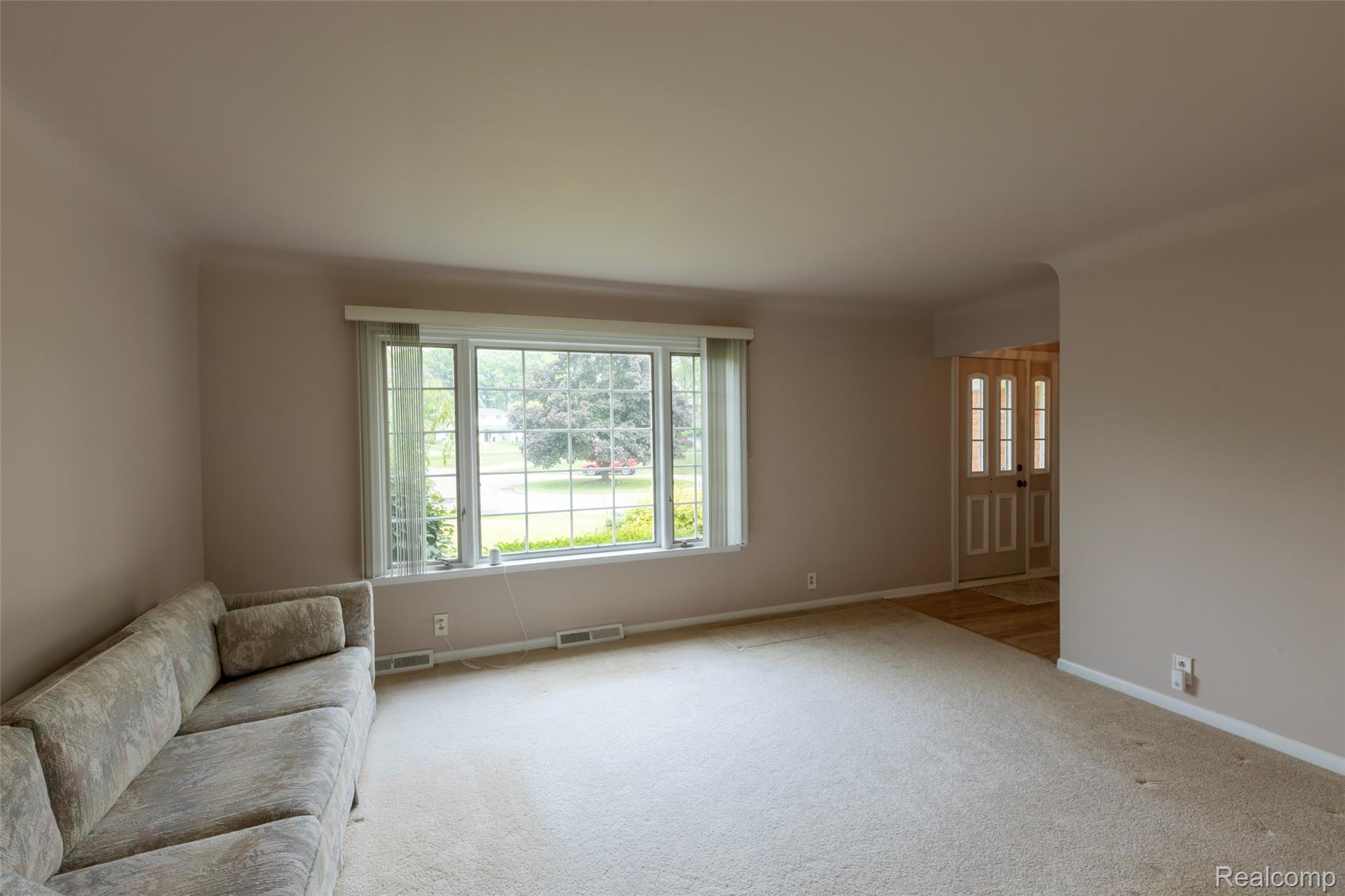 Waterford Charter Township, Michigan 48329, United States, 3 Bedrooms Bedrooms, ,2 BathroomsBathrooms,Residential,Pending,149079