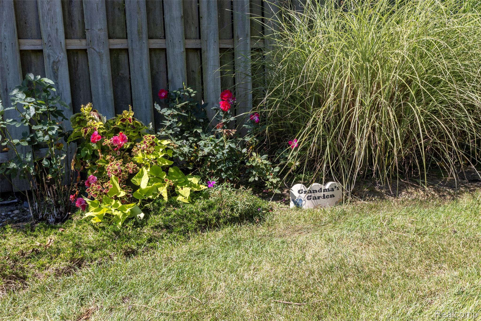 Waterford Charter Township, Michigan 48329, United States, 3 Bedrooms Bedrooms, ,2 BathroomsBathrooms,Residential,Pending,149079