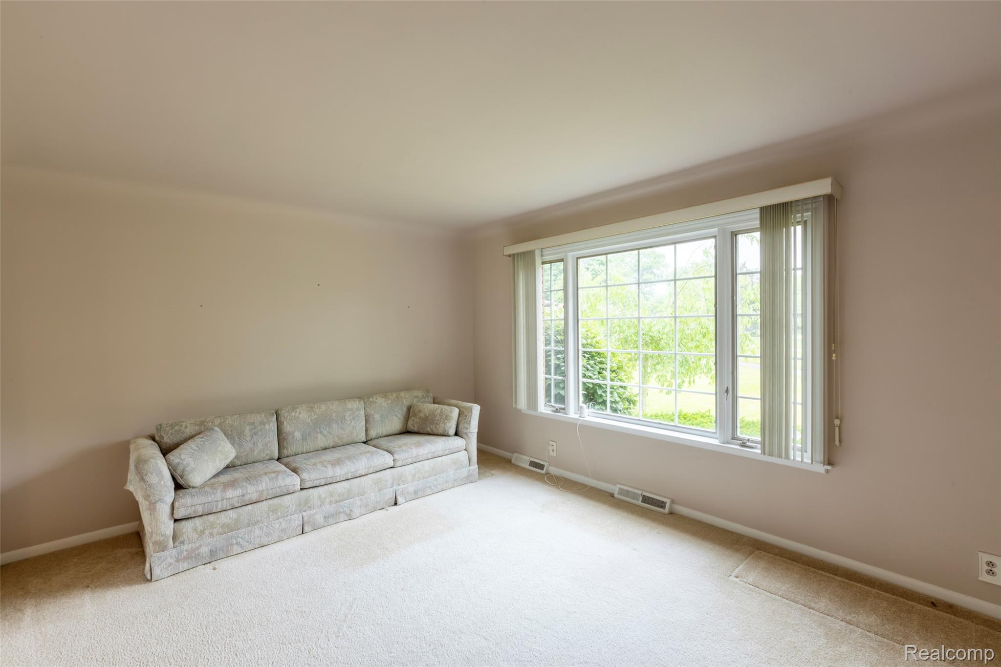 Waterford Charter Township, Michigan 48329, United States, 3 Bedrooms Bedrooms, ,2 BathroomsBathrooms,Residential,Pending,149079