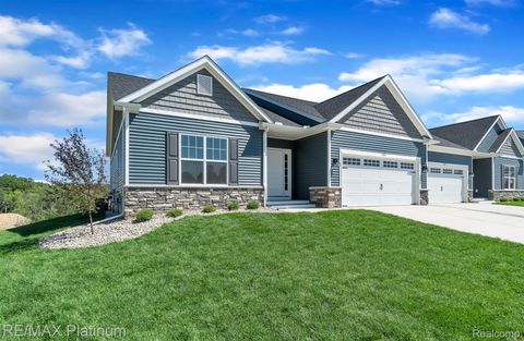 830 Oakwood Circle 33 Fenton City MI 48430