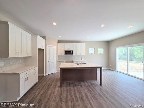 Tiny photo for 830 Oakwood Circle #33, Fenton City, MI 48430 (MLS # 20261016052)