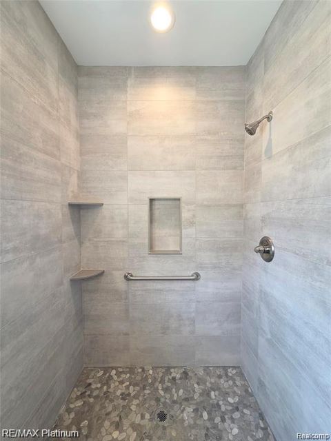 Tiny photo for 830 Oakwood Circle #33, Fenton City, MI 48430 (MLS # 20261016052)