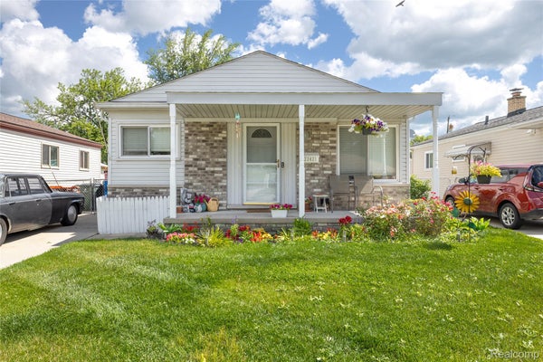23421 ALLOR ST, SAINT CLAIR SHORES, MI 48082 - Image 8817d740d045111bcb4e91be1b025a69/646224776