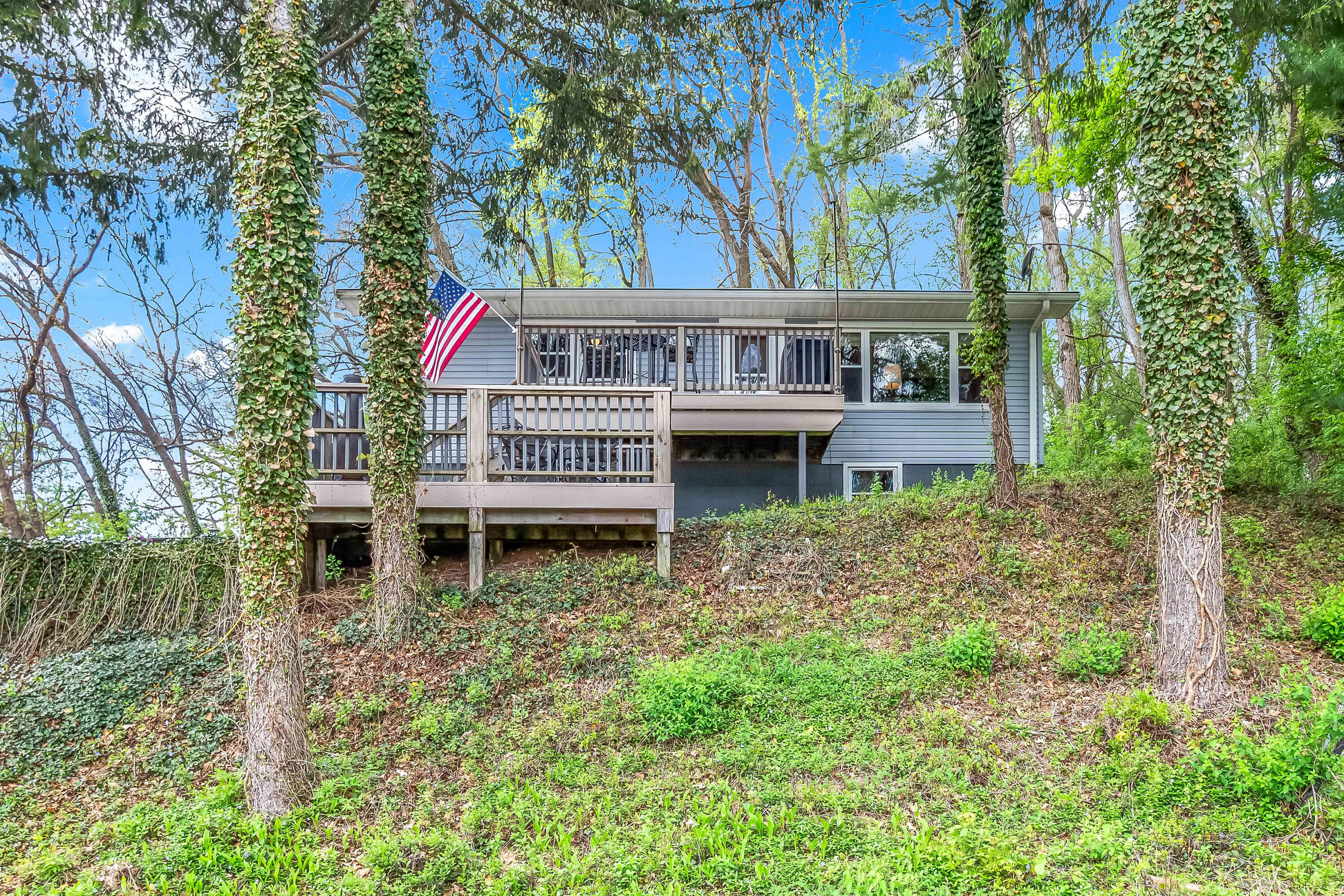 1050 Earlyn Drive
