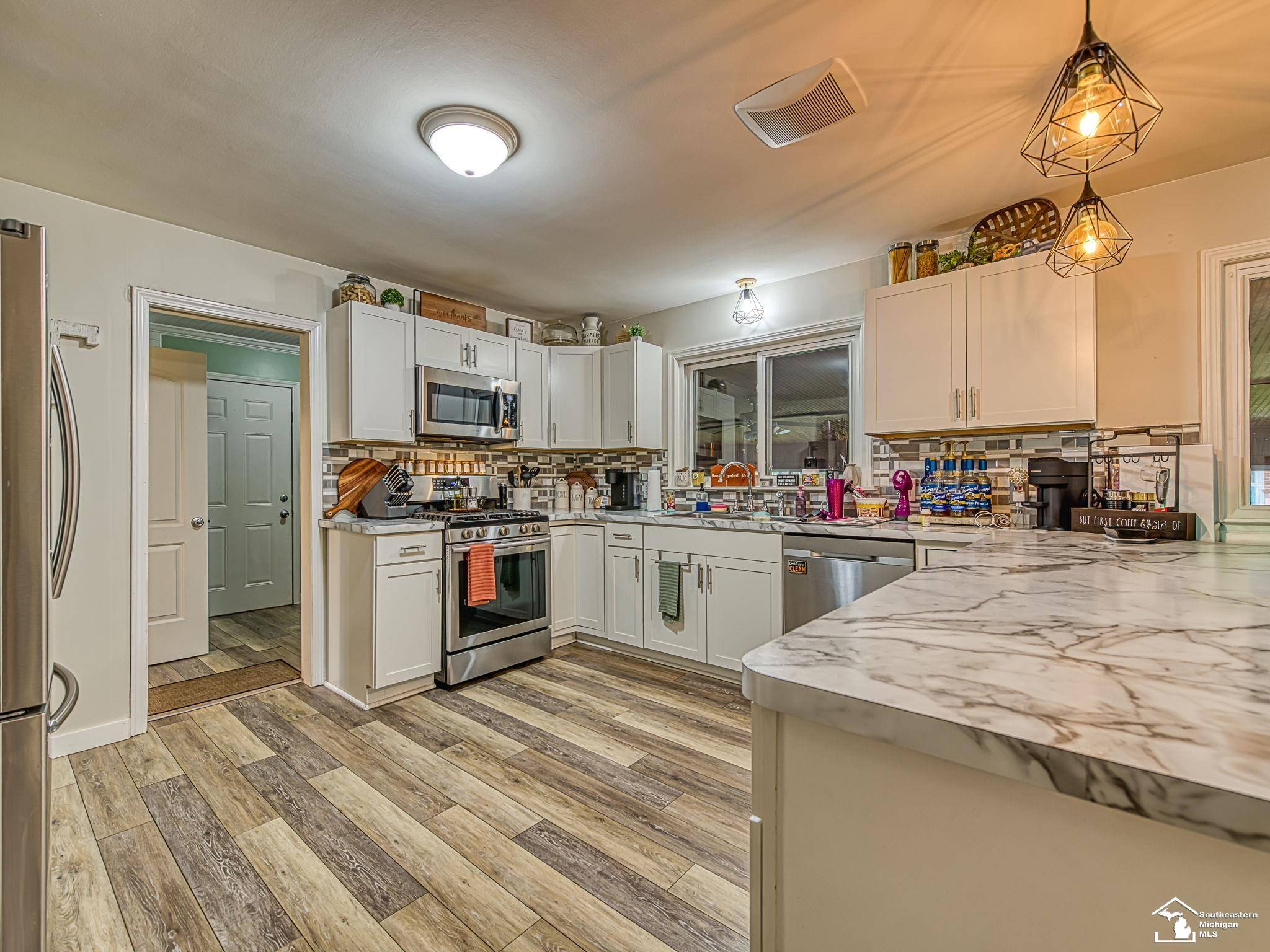 1942 S Custer Road