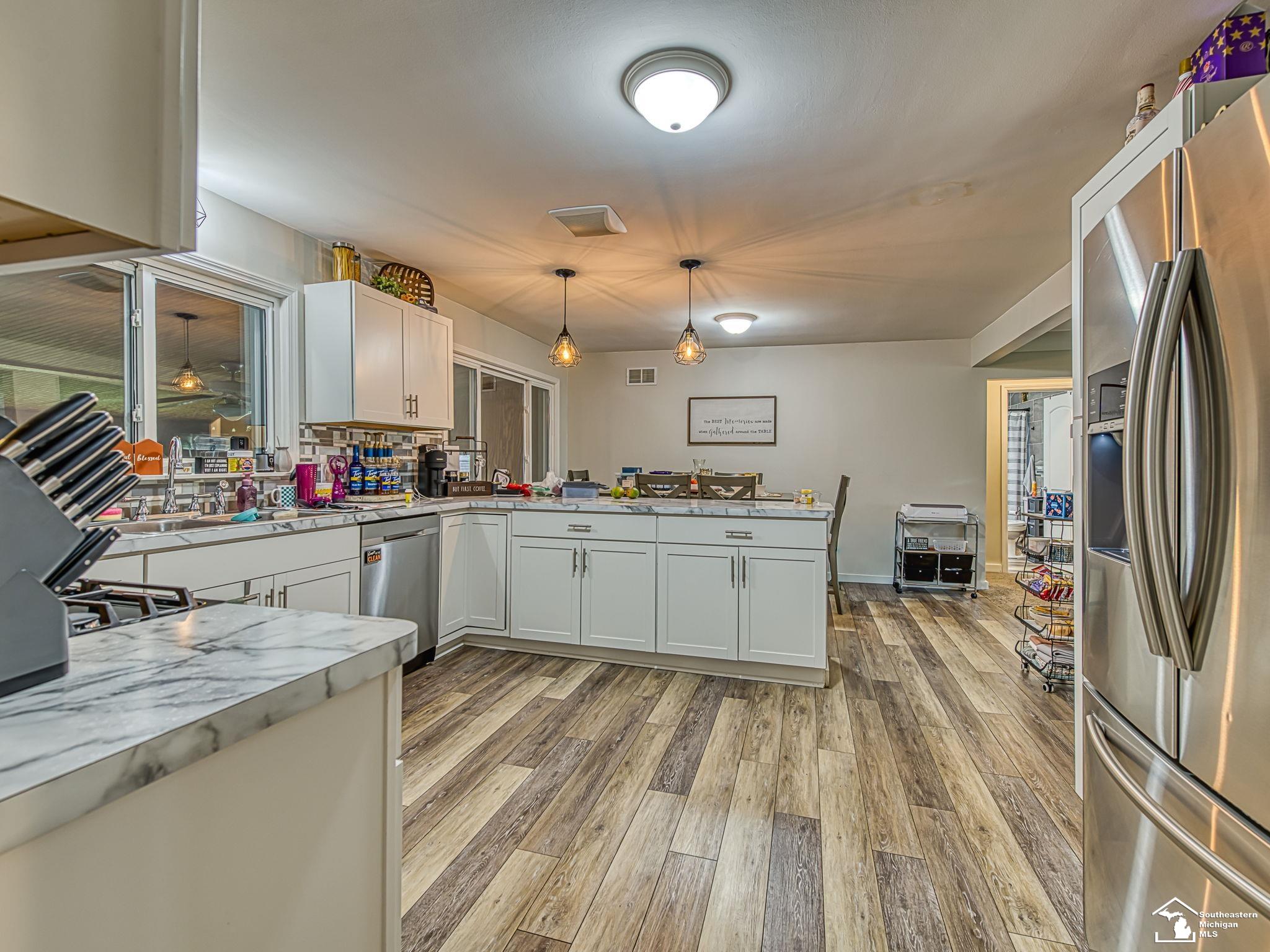 1942 S Custer Road