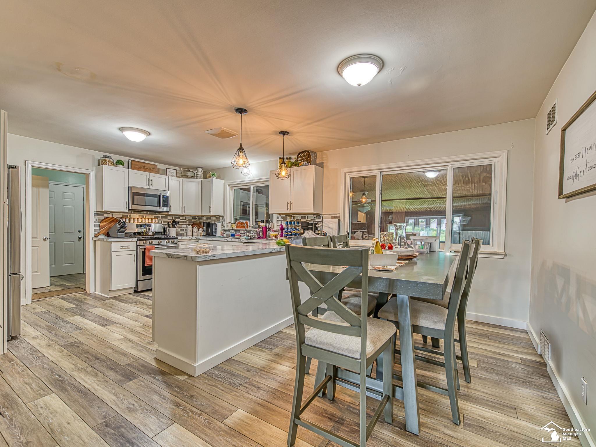 1942 S Custer Road