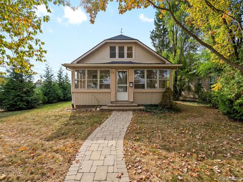 27 Nakota Street Clawson City MI 48017