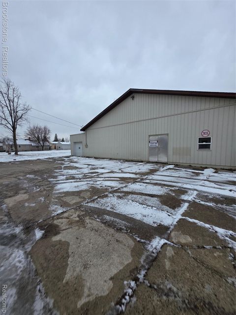 7435 N Dort Highway Genesee Charter Township MI 48458