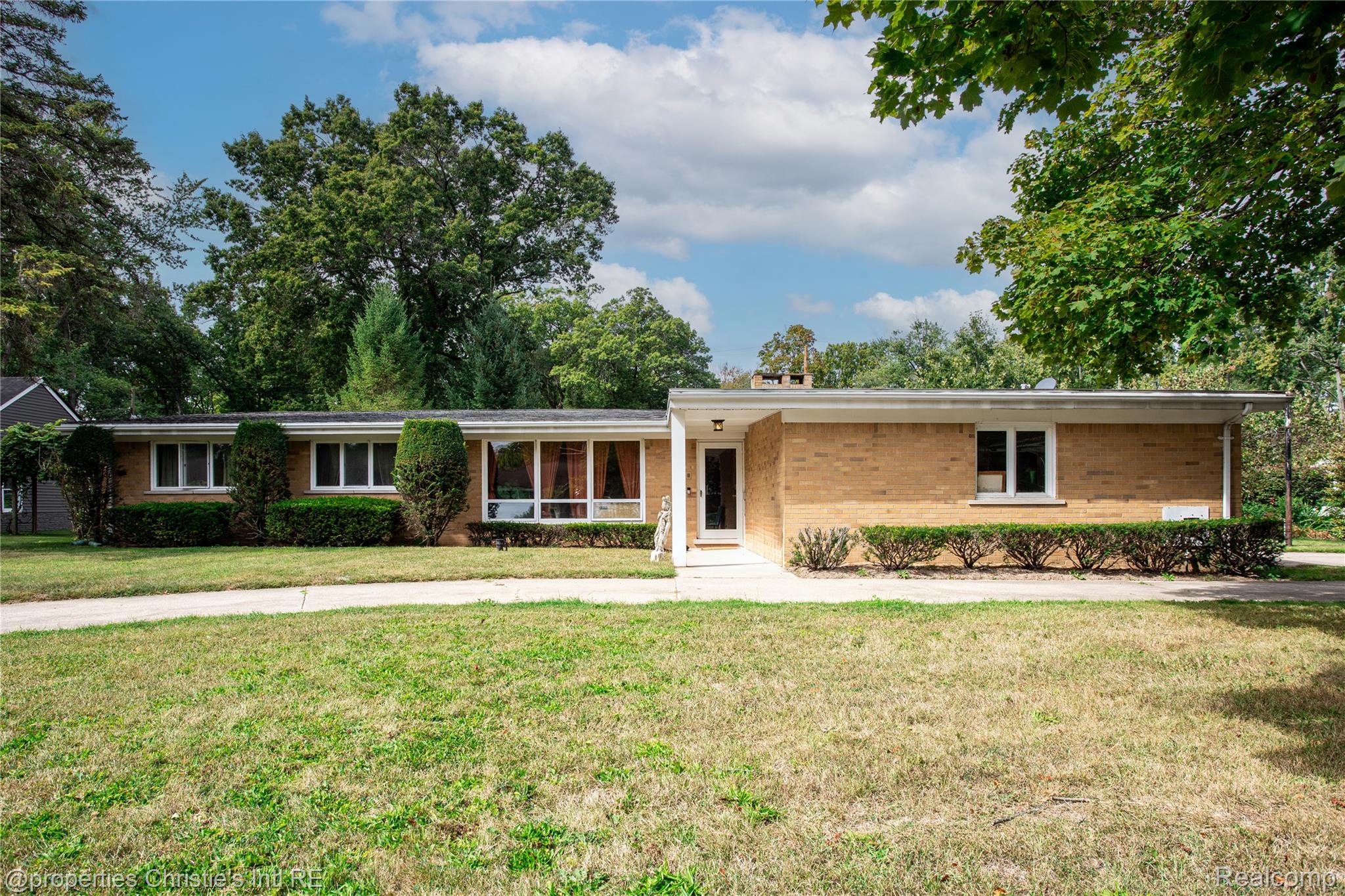 25275 Briarbank Avenue