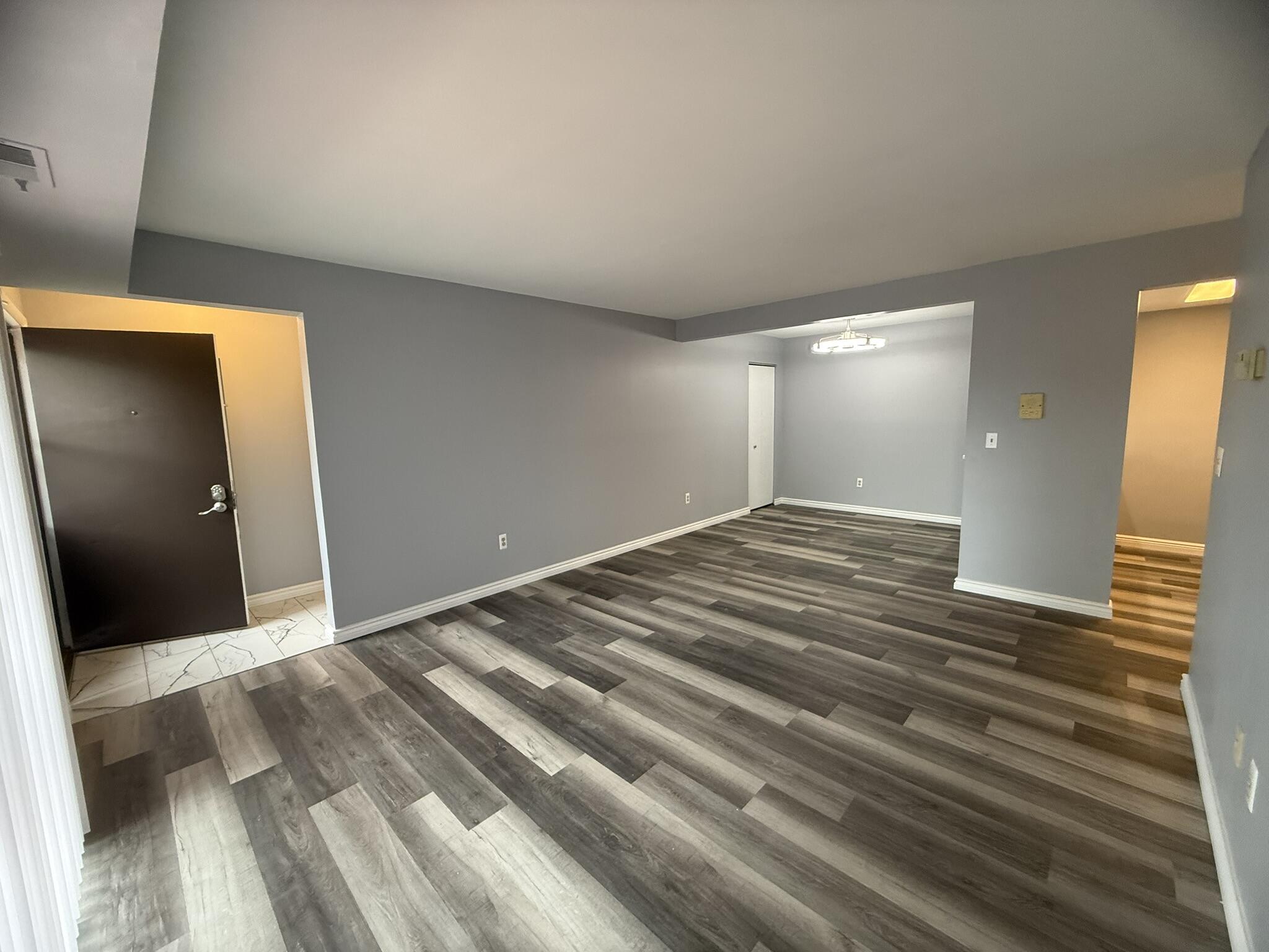 1476 W Chateau Vert