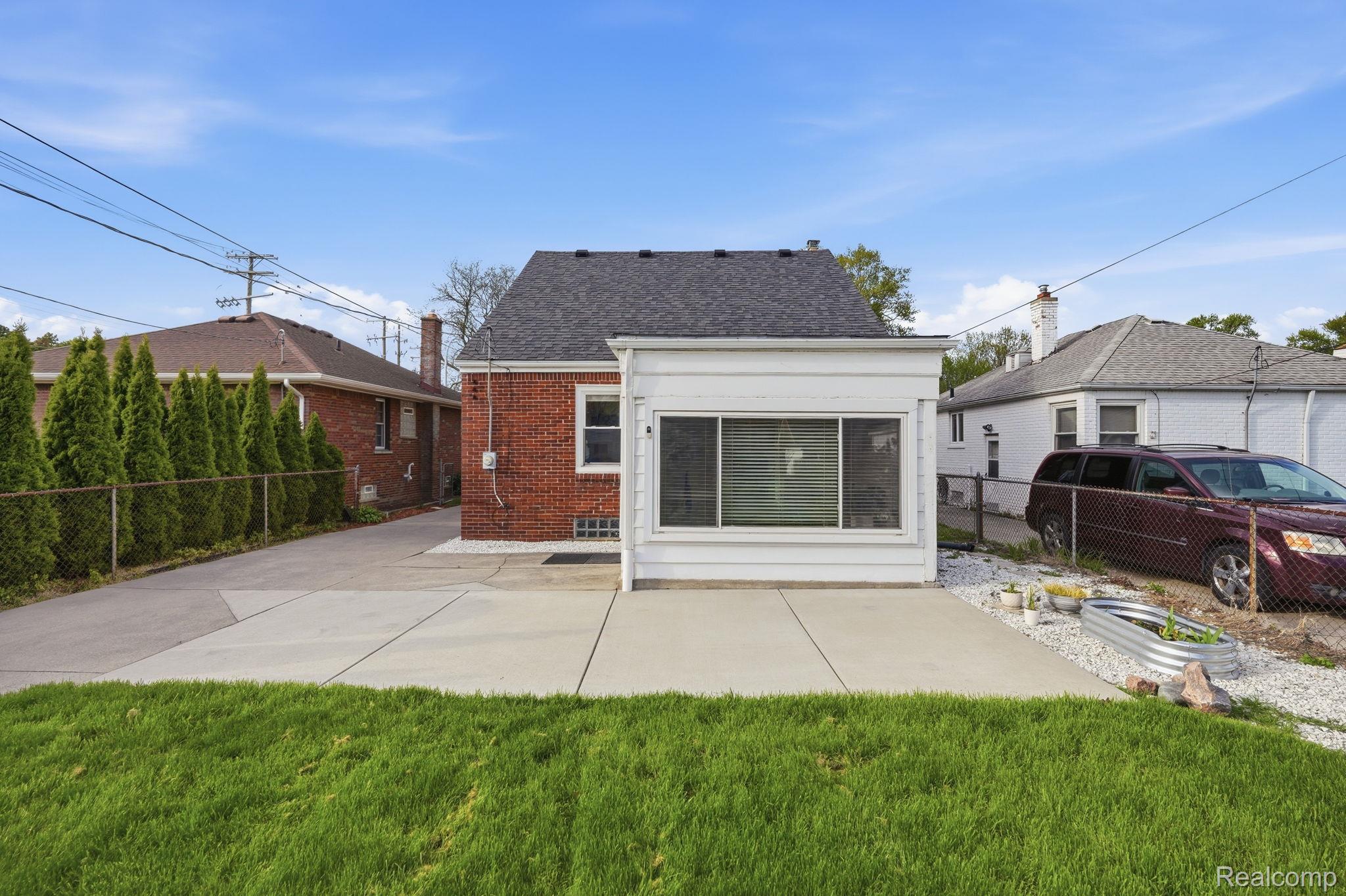 1857 Roslyn Road