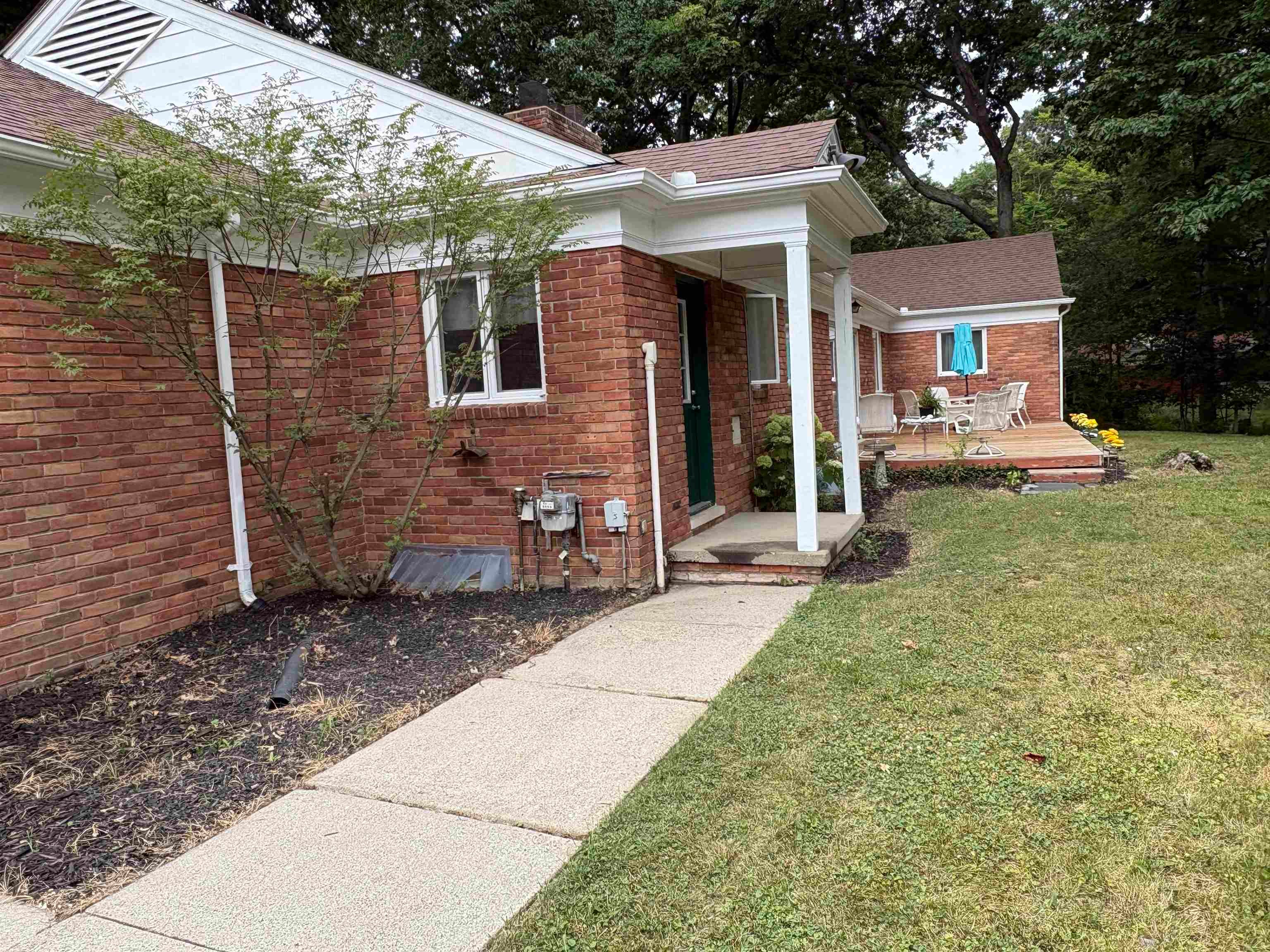 1402 Woodslea Street