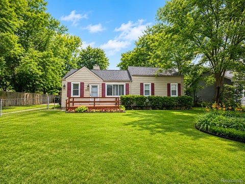 Photo of 3404 Rockhaven Avenue, Rochester Hills City, MI 48309 (MLS # 20261045451)