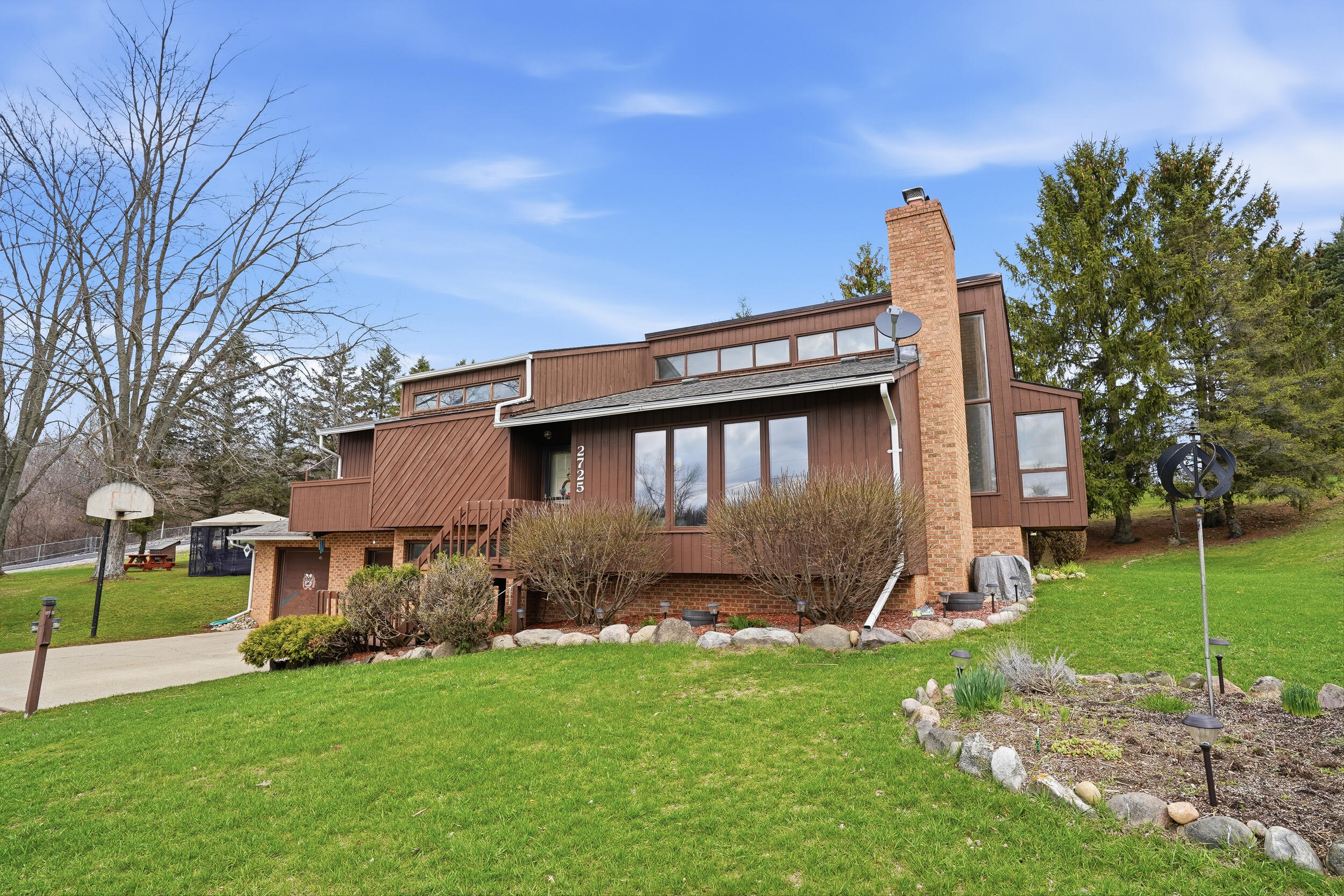 2725 Cooley Lake Road