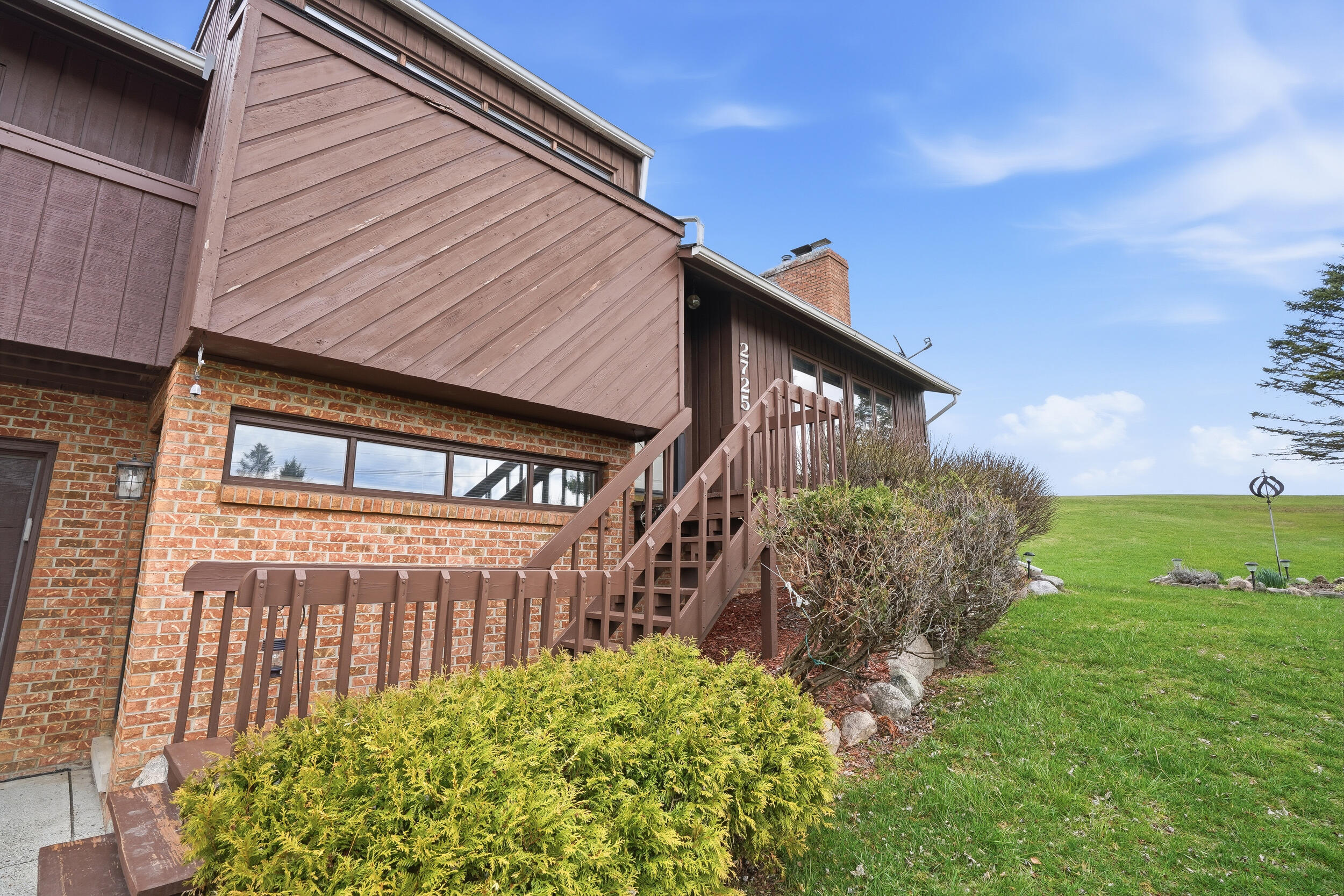 2725 Cooley Lake Road