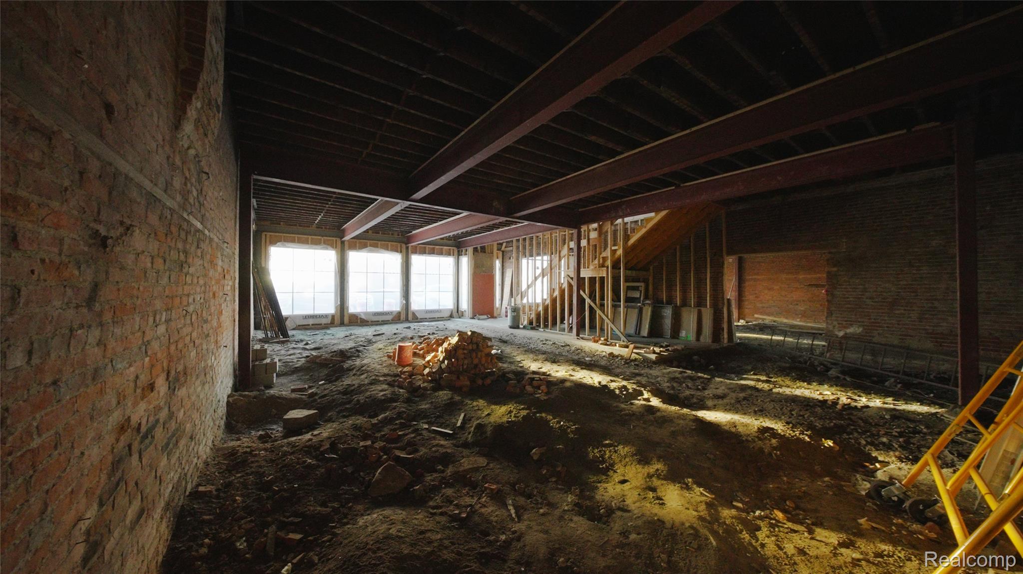 51005 Washington Street