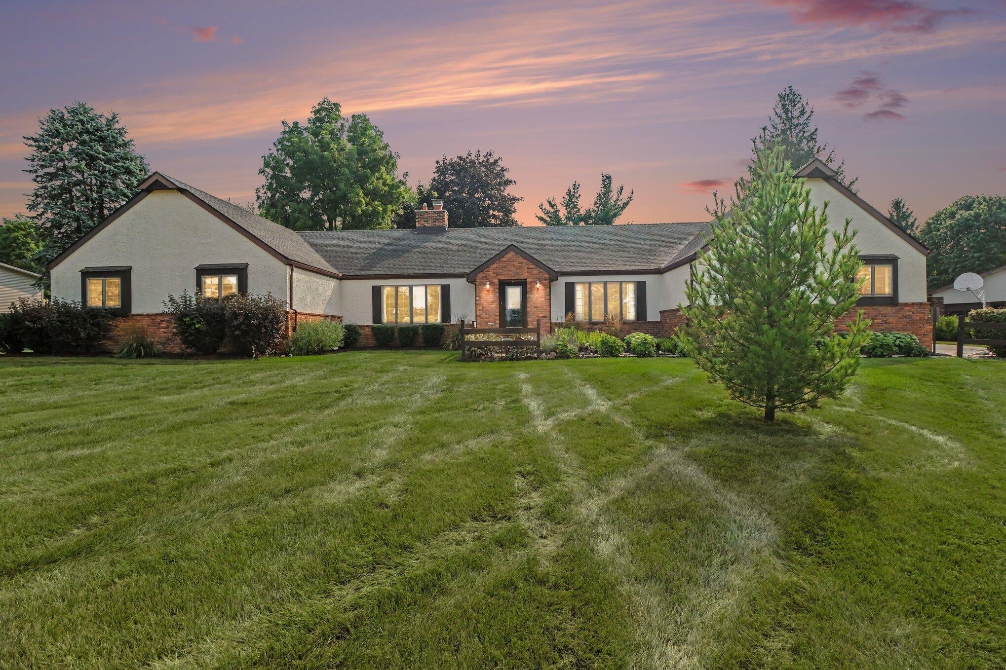 8569 Roundhill Court