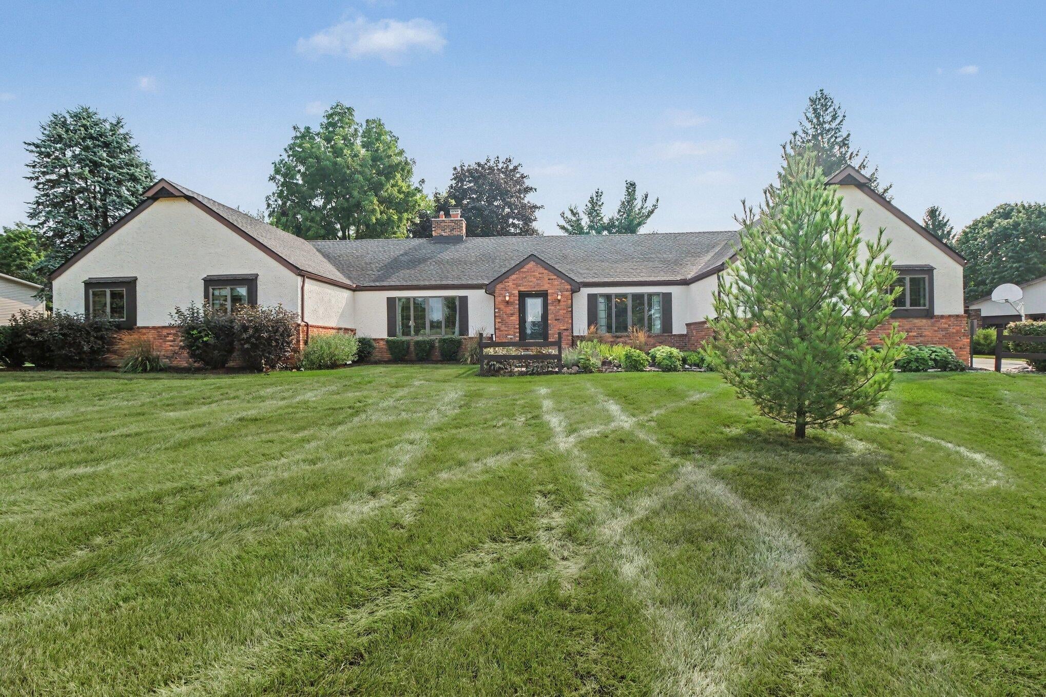 8569 Roundhill Court