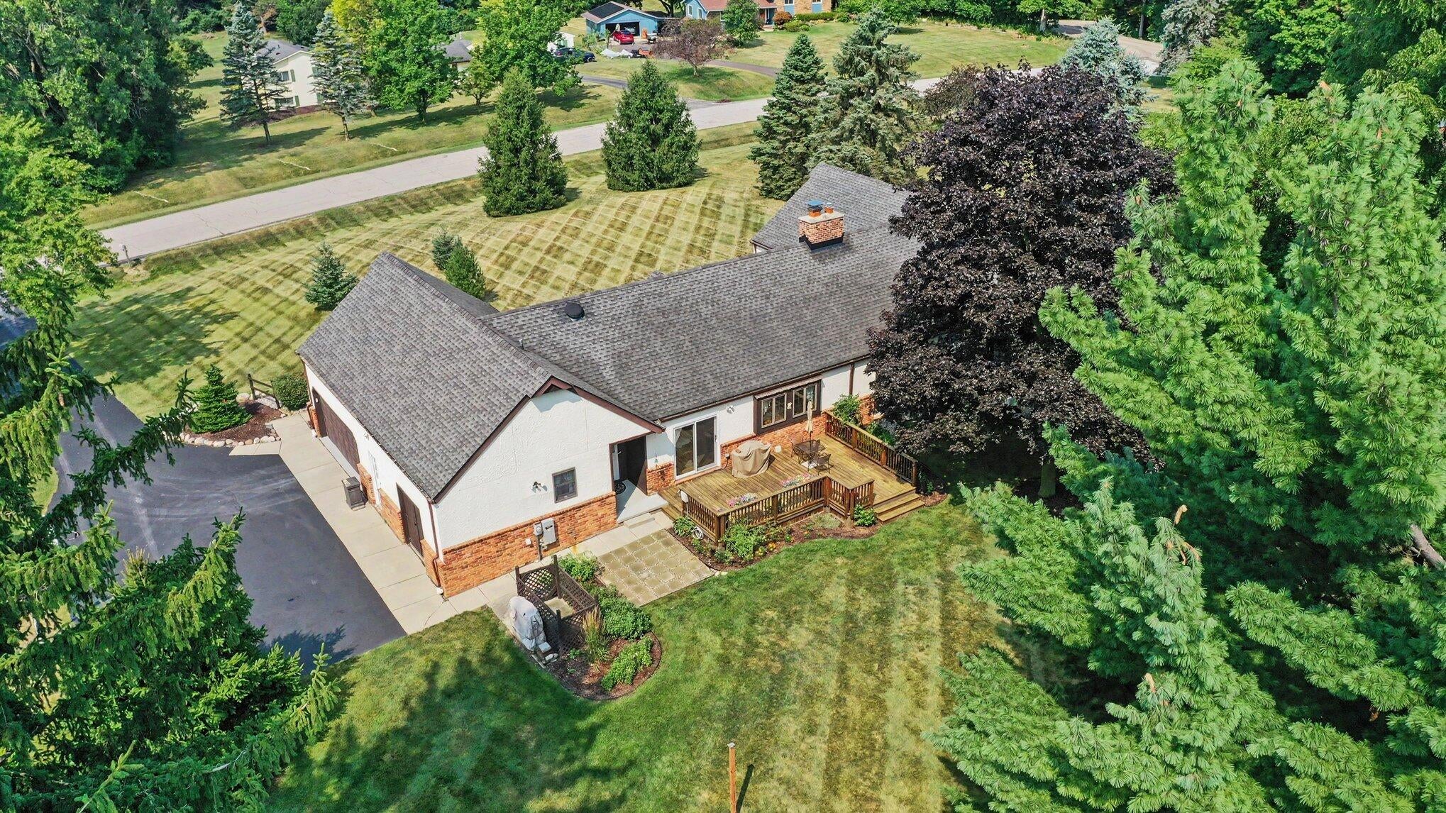 8569 Roundhill Court