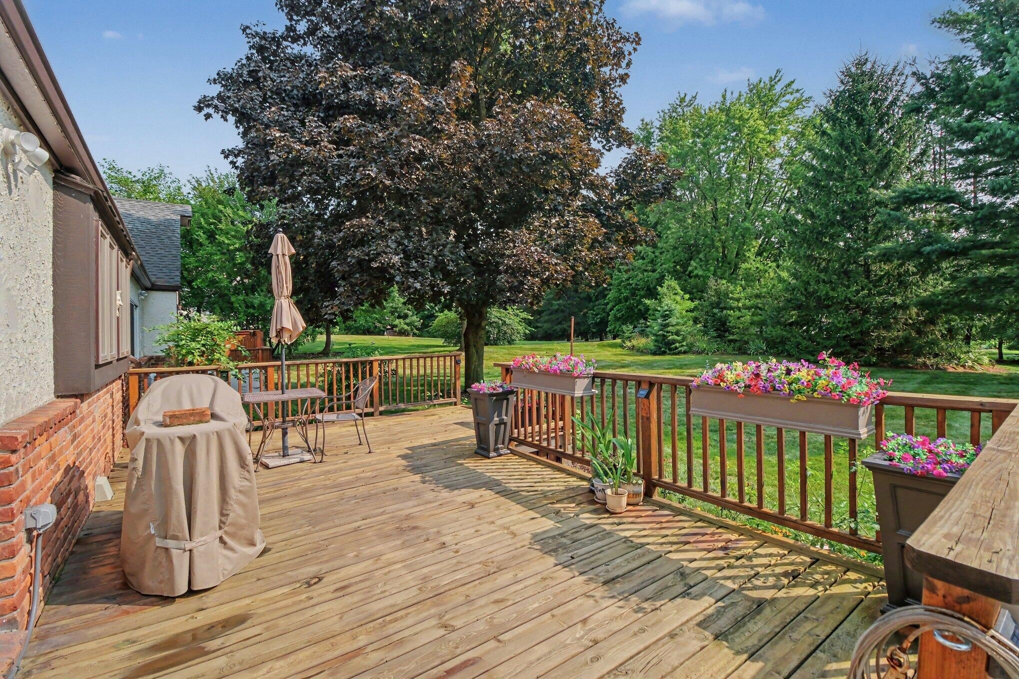 8569 Roundhill Court