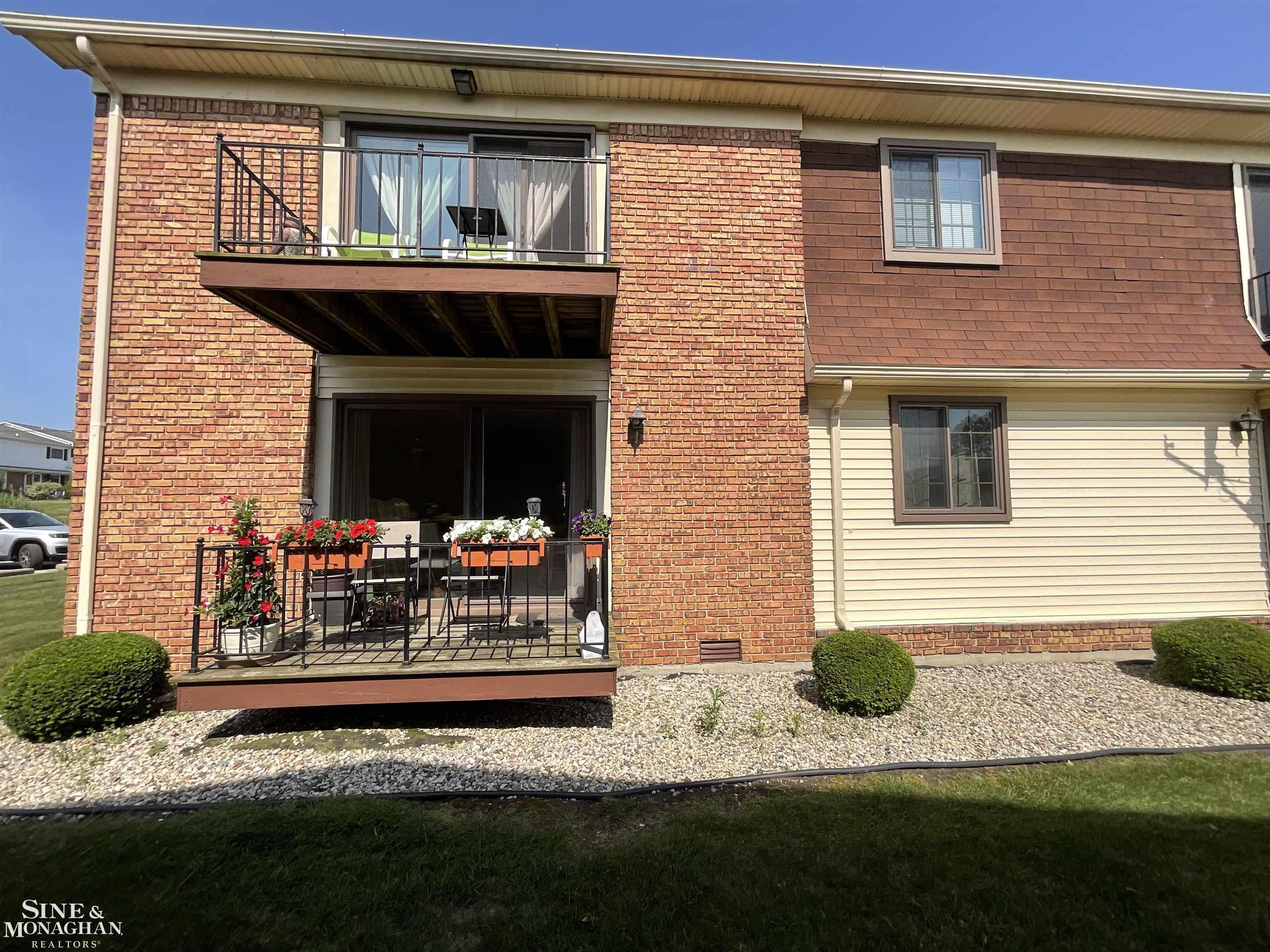 1900 River Rd D5 Road