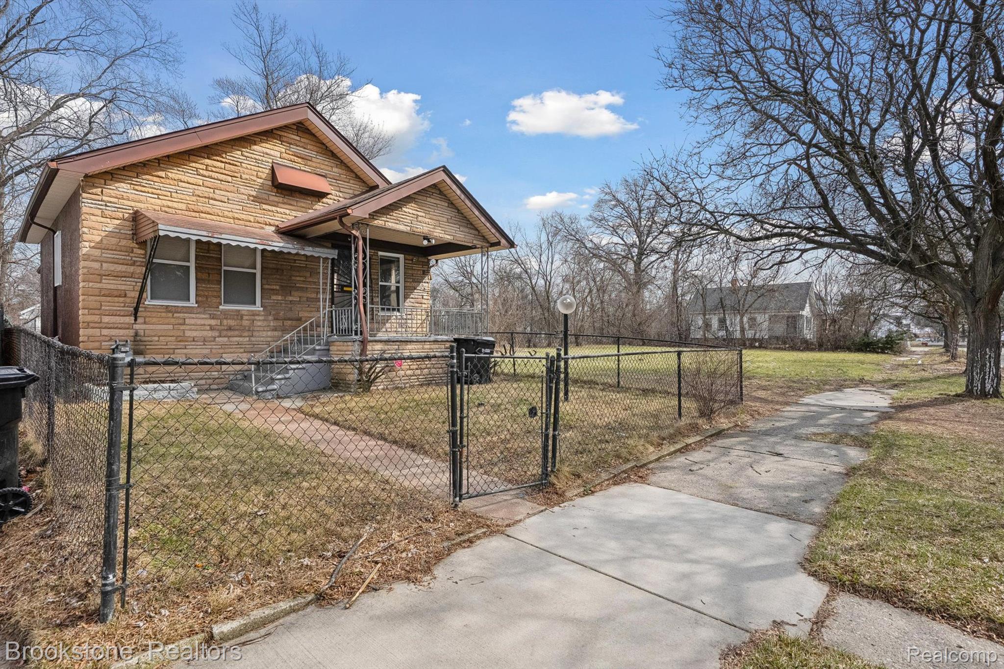 15560 La Salle Boulevard