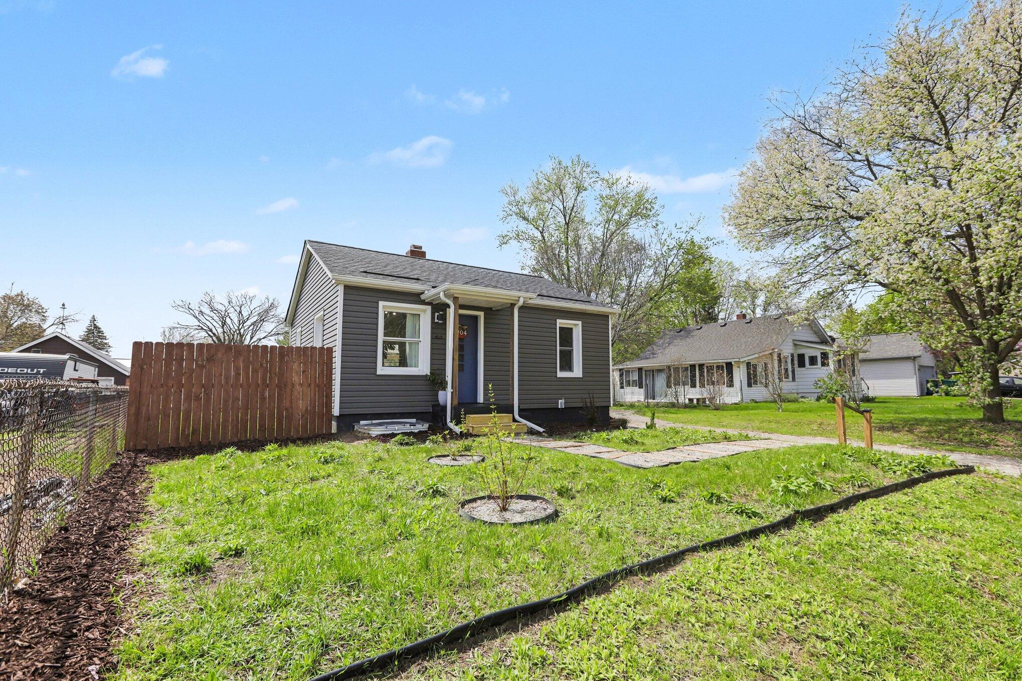 904 Hawthorne Avenue