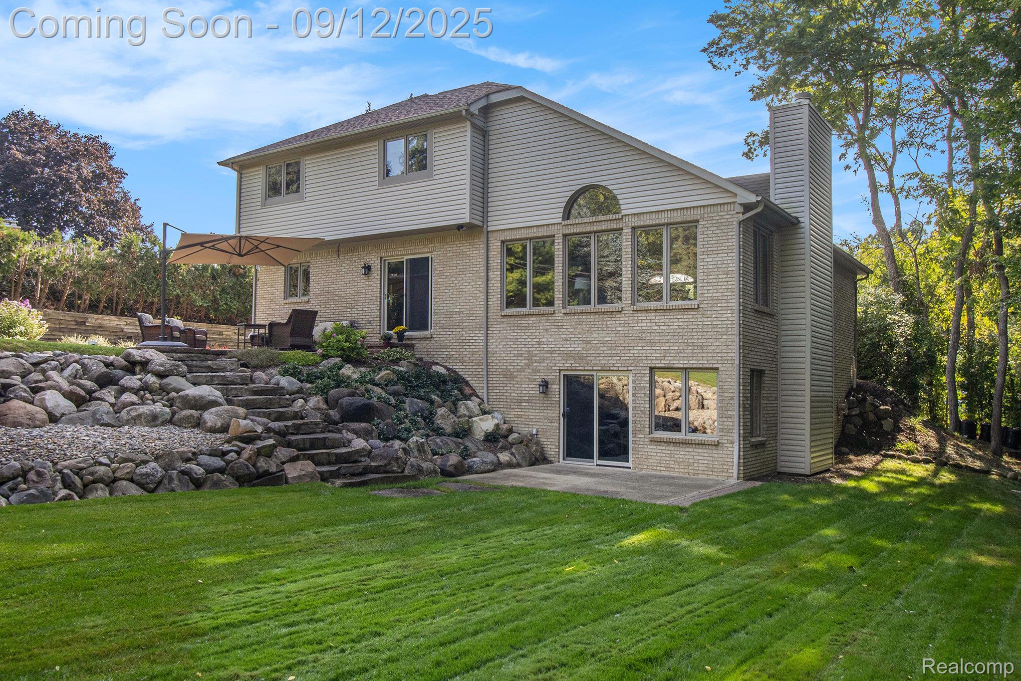 Oakland Charter Township, Michigan 48363, United States, 3 Bedrooms Bedrooms, ,4 BathroomsBathrooms,Residential,Pending,207169