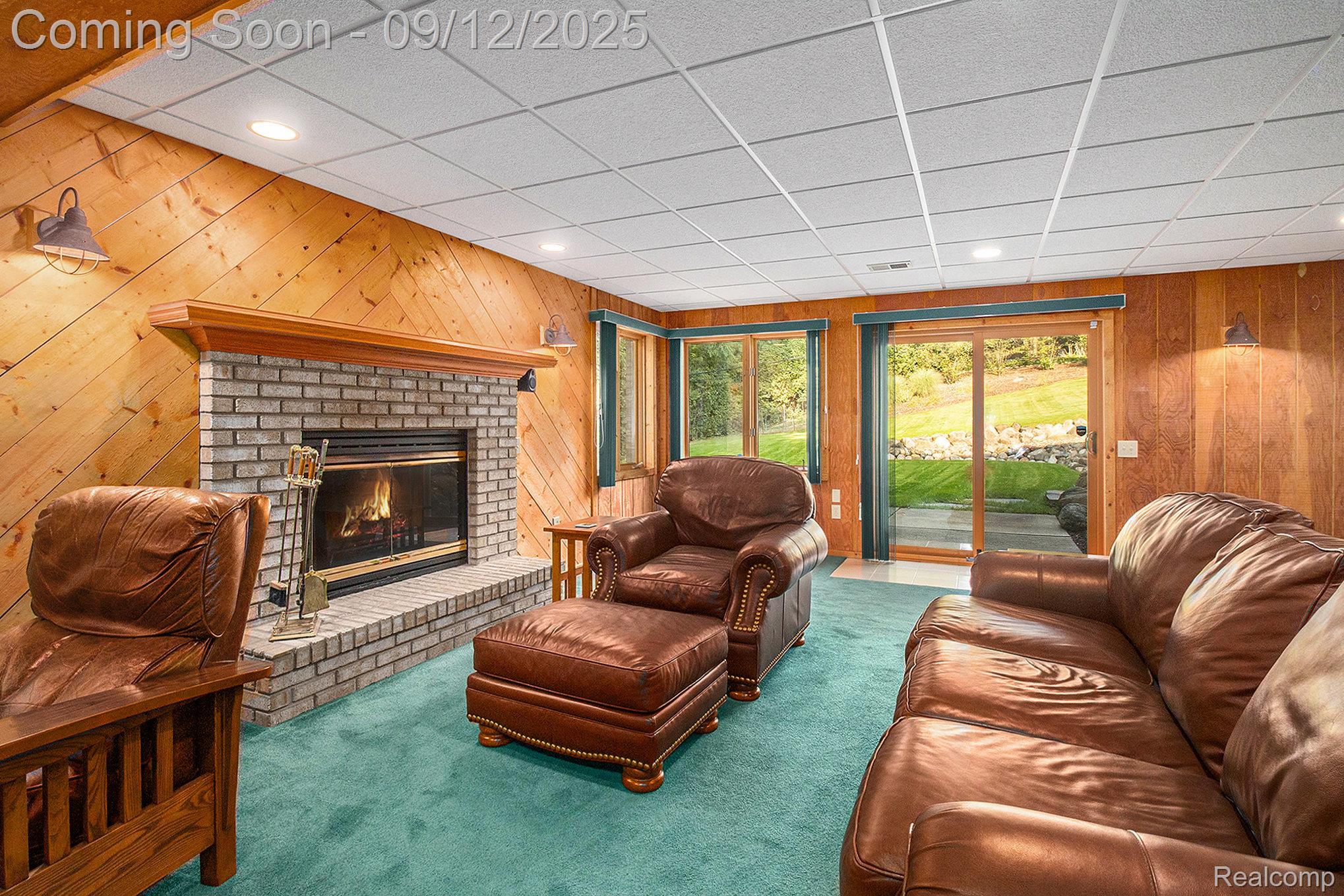 Oakland Charter Township, Michigan 48363, United States, 3 Bedrooms Bedrooms, ,4 BathroomsBathrooms,Residential,Pending,207169