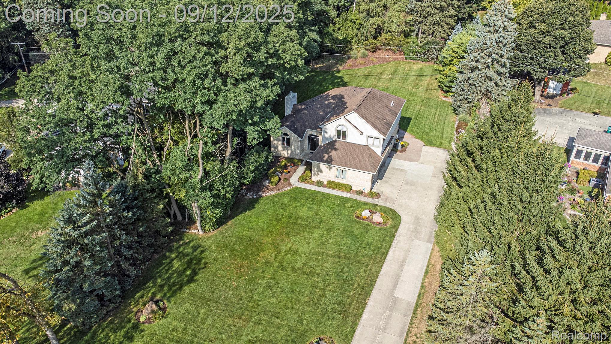 Oakland Charter Township, Michigan 48363, United States, 3 Bedrooms Bedrooms, ,4 BathroomsBathrooms,Residential,Pending,207169