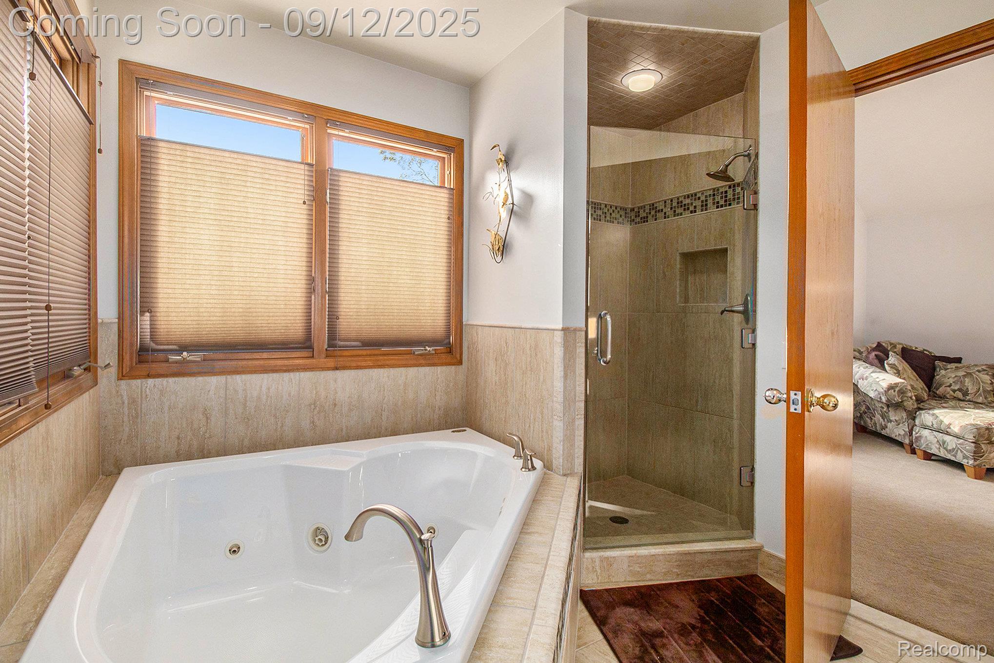 Oakland Charter Township, Michigan 48363, United States, 3 Bedrooms Bedrooms, ,4 BathroomsBathrooms,Residential,Pending,207169