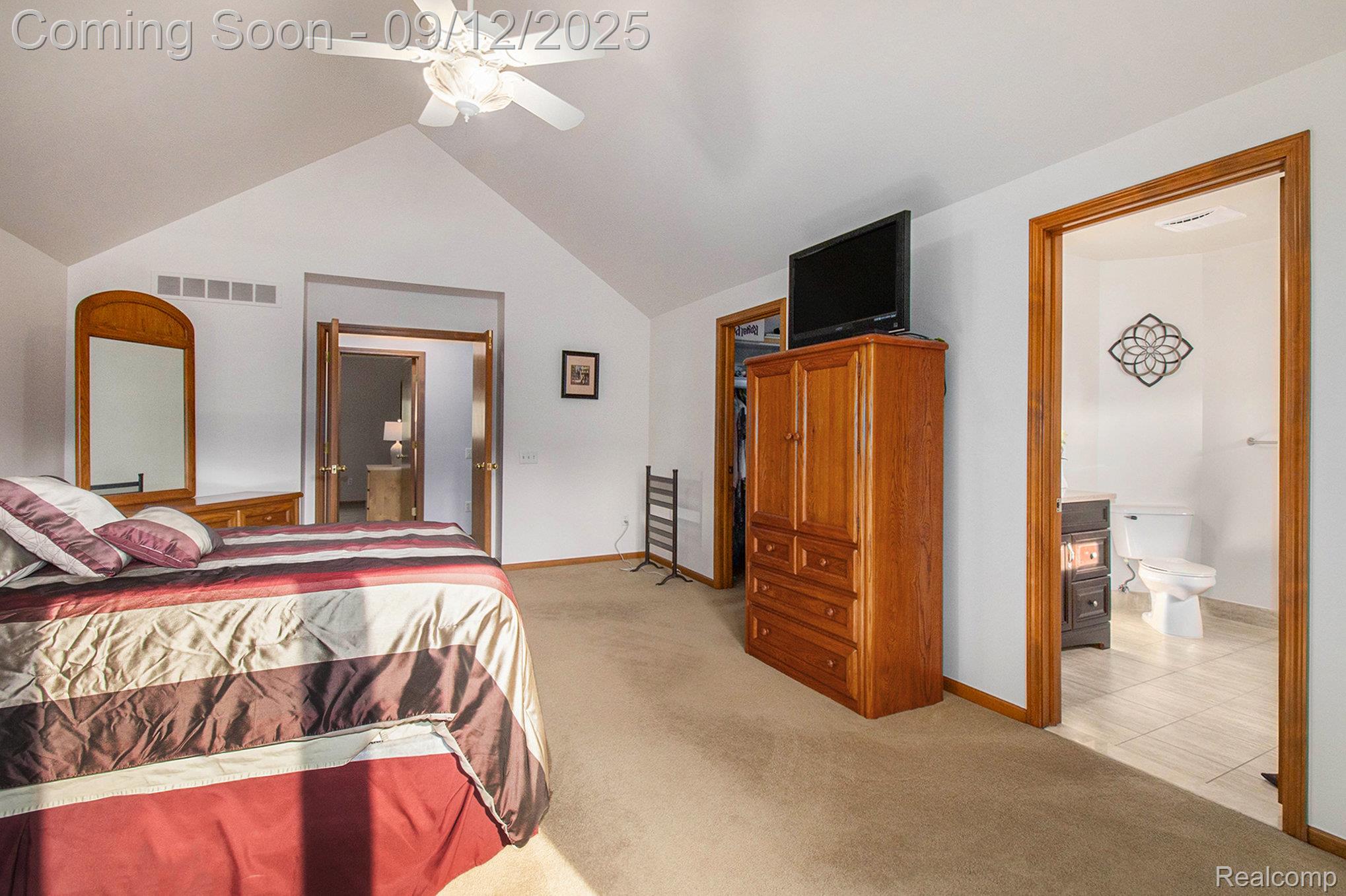 Oakland Charter Township, Michigan 48363, United States, 3 Bedrooms Bedrooms, ,4 BathroomsBathrooms,Residential,Pending,207169