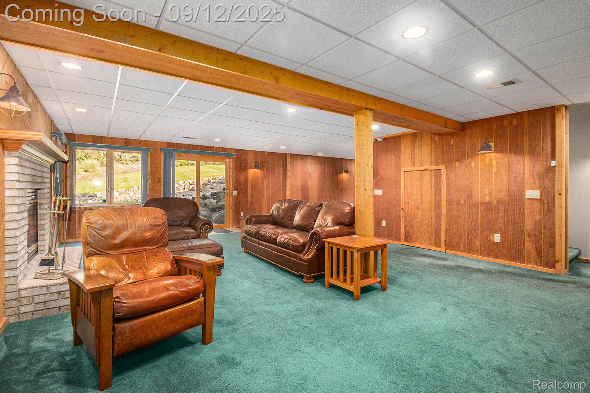 Oakland Charter Township, Michigan 48363, United States, 3 Bedrooms Bedrooms, ,4 BathroomsBathrooms,Residential,Pending,207169