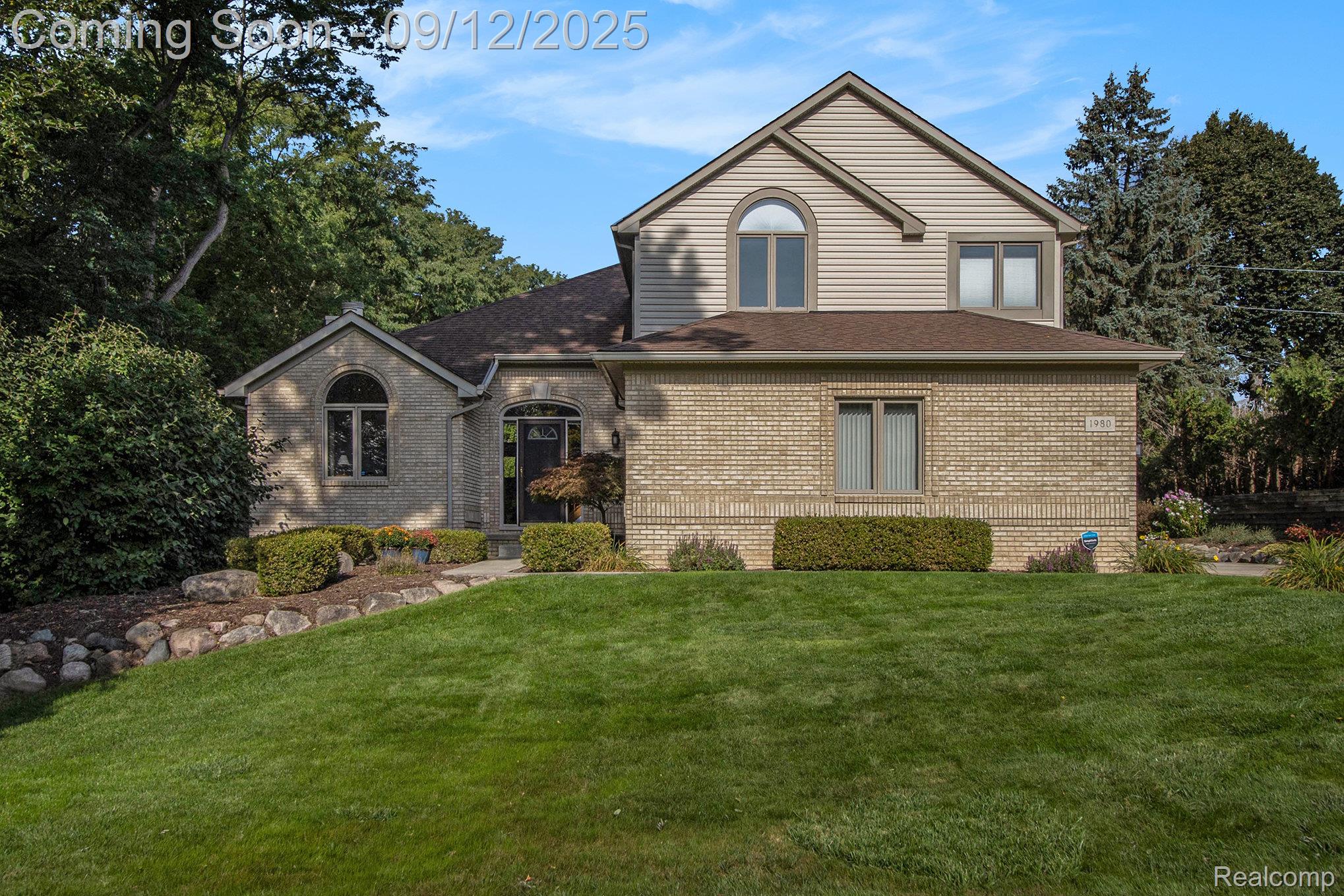 Oakland Charter Township, Michigan 48363, United States, 3 Bedrooms Bedrooms, ,4 BathroomsBathrooms,Residential,Pending,207169