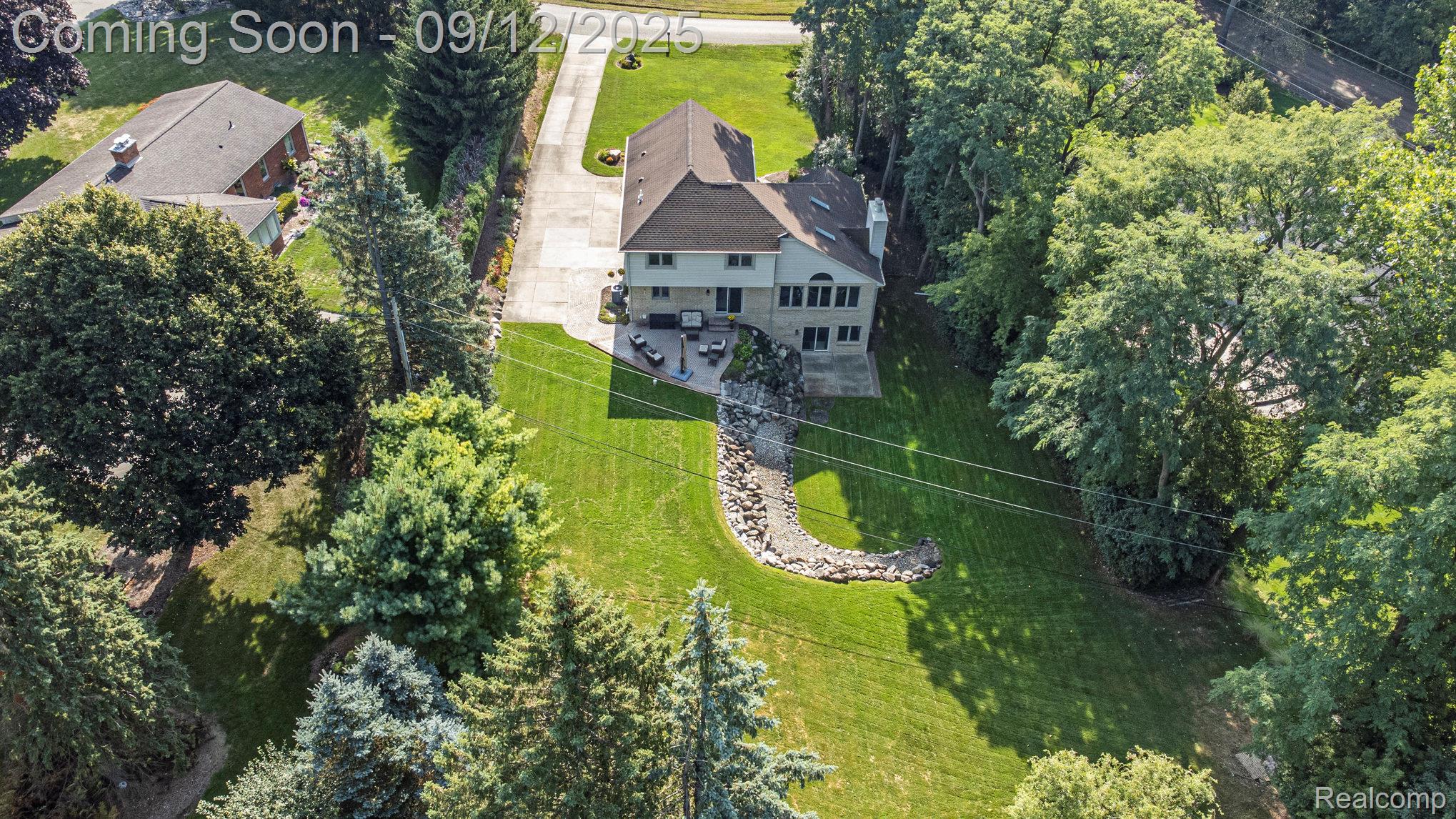 Oakland Charter Township, Michigan 48363, United States, 3 Bedrooms Bedrooms, ,4 BathroomsBathrooms,Residential,Pending,207169