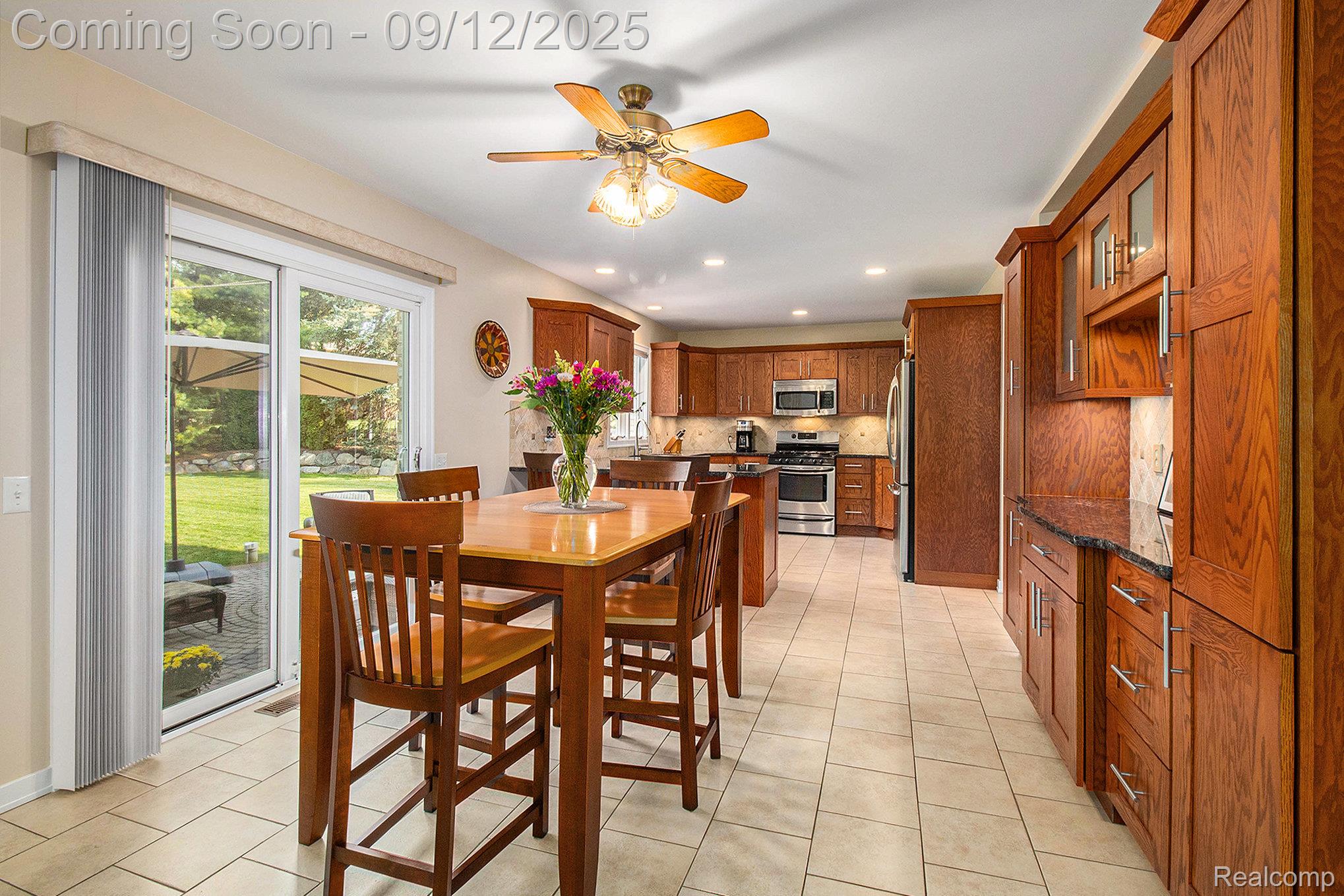 Oakland Charter Township, Michigan 48363, United States, 3 Bedrooms Bedrooms, ,4 BathroomsBathrooms,Residential,Pending,207169