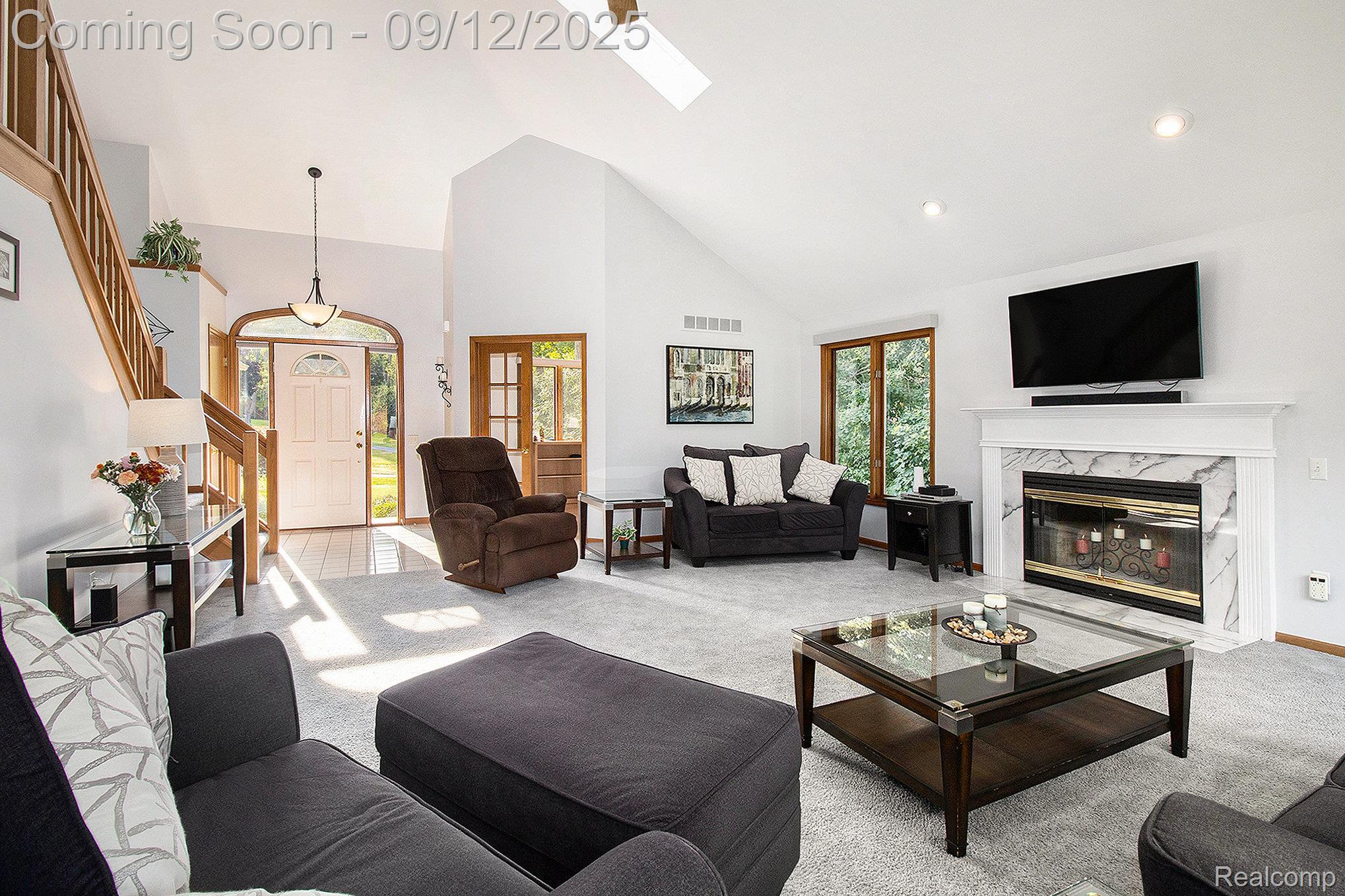 Oakland Charter Township, Michigan 48363, United States, 3 Bedrooms Bedrooms, ,4 BathroomsBathrooms,Residential,Pending,207169