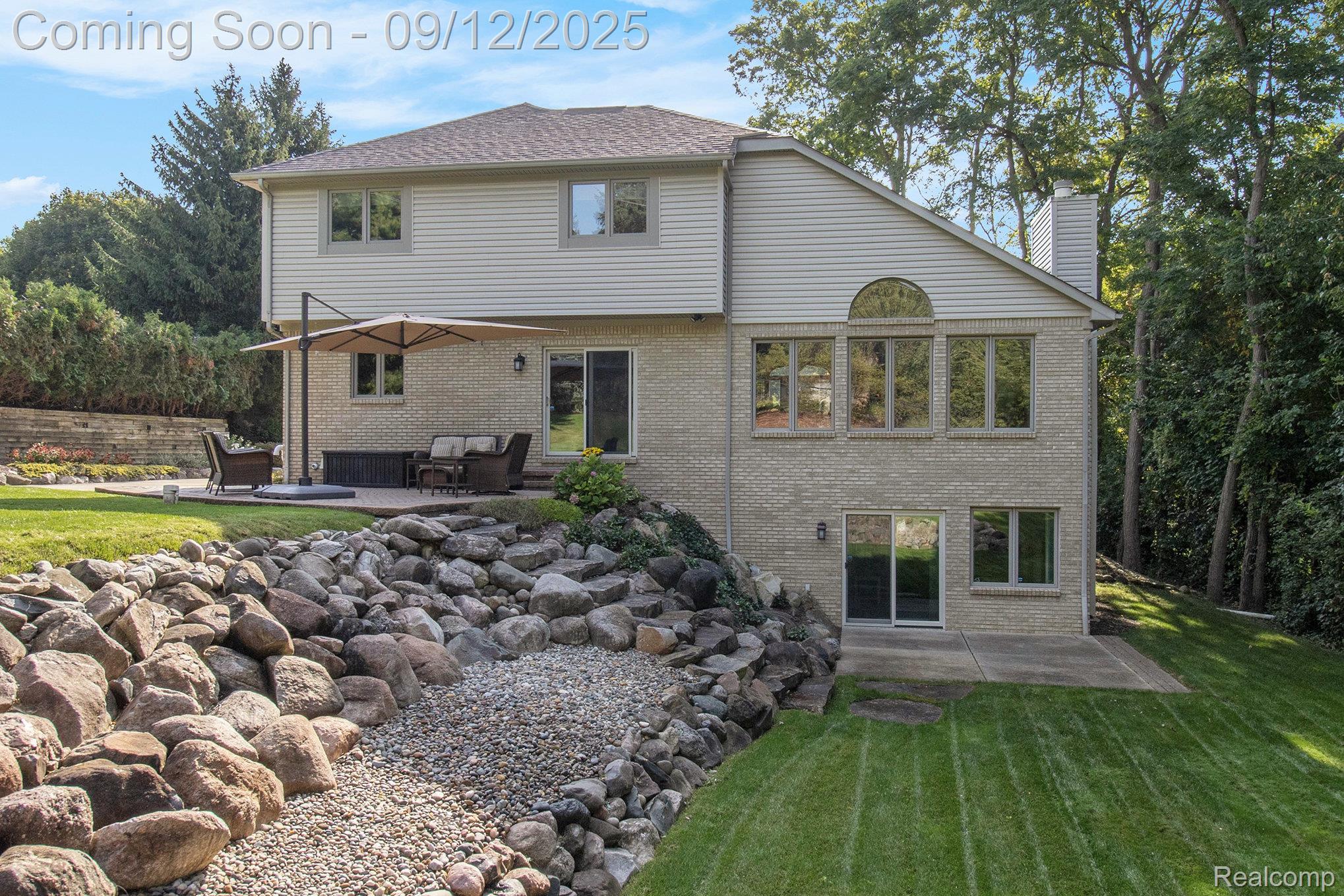 Oakland Charter Township, Michigan 48363, United States, 3 Bedrooms Bedrooms, ,4 BathroomsBathrooms,Residential,Pending,207169