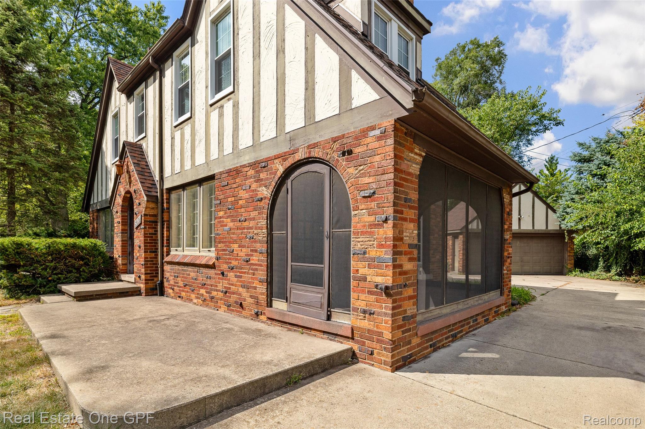 8032 Huntington Road
