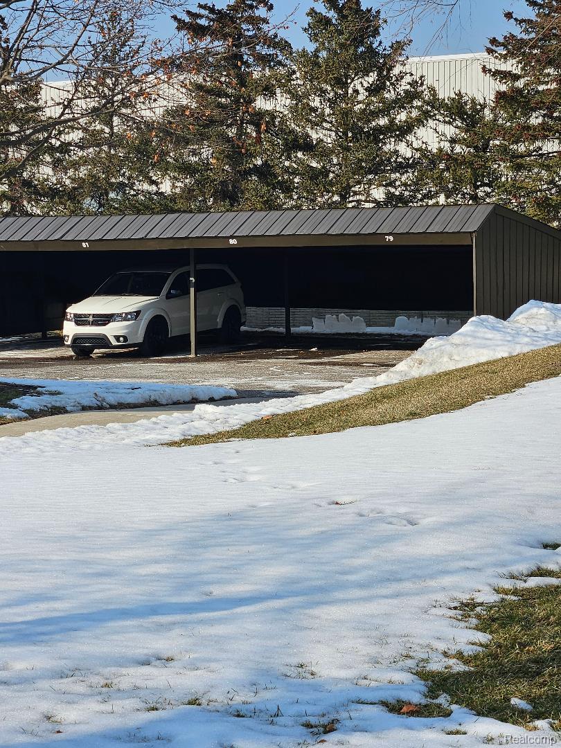 2731 Roundtree Drive S