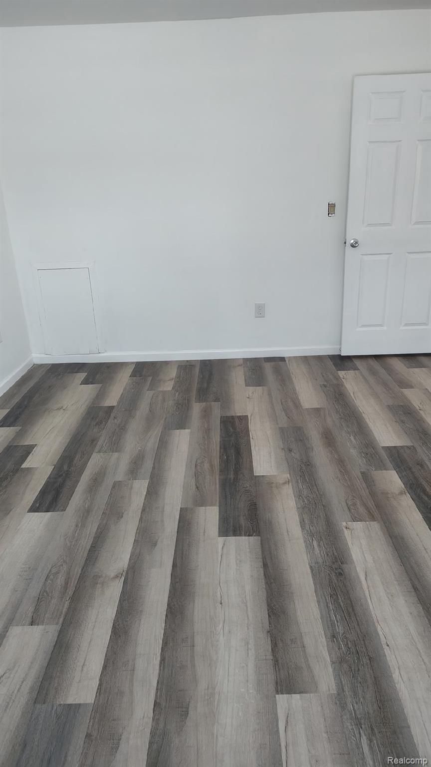 2731 Roundtree Drive S