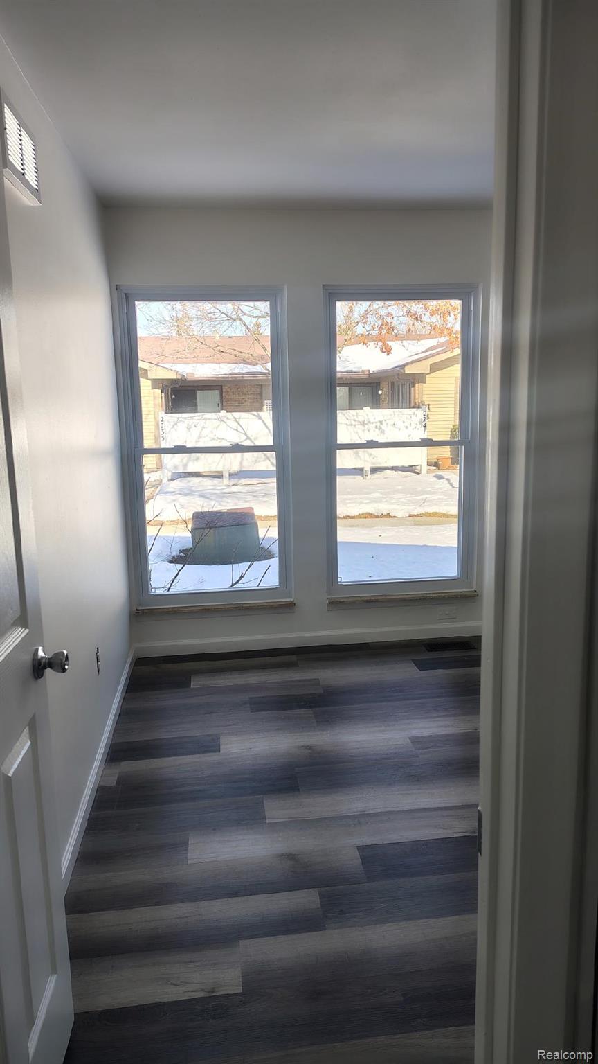 2731 Roundtree Drive S