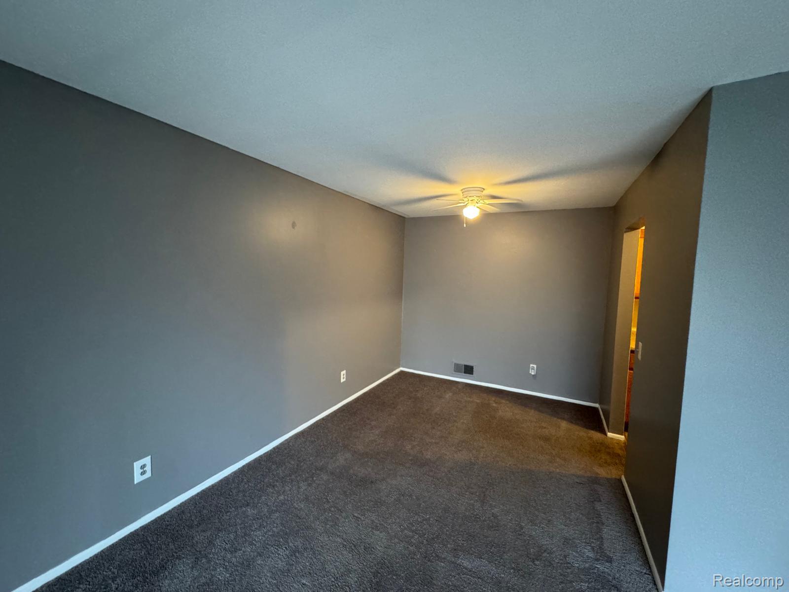 587 E Fox Hills Drive