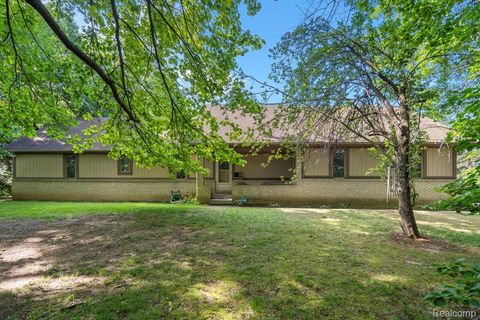 1500 Rustic Lane Commerce Charter Township MI 48390