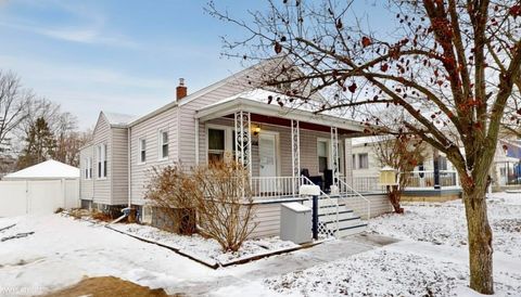 298 Broadacre Avenue Clawson City MI 48017