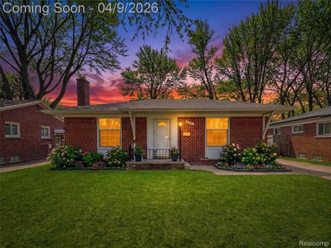 906 Englewood Avenue Royal Oak City MI 48073