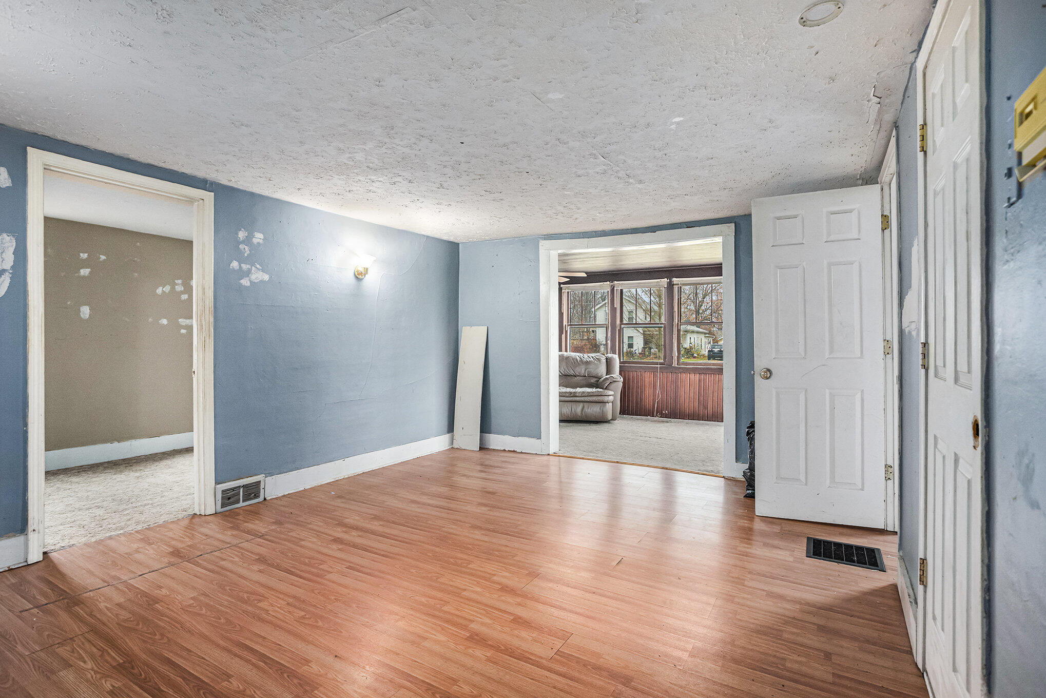 207 S Capital Avenue