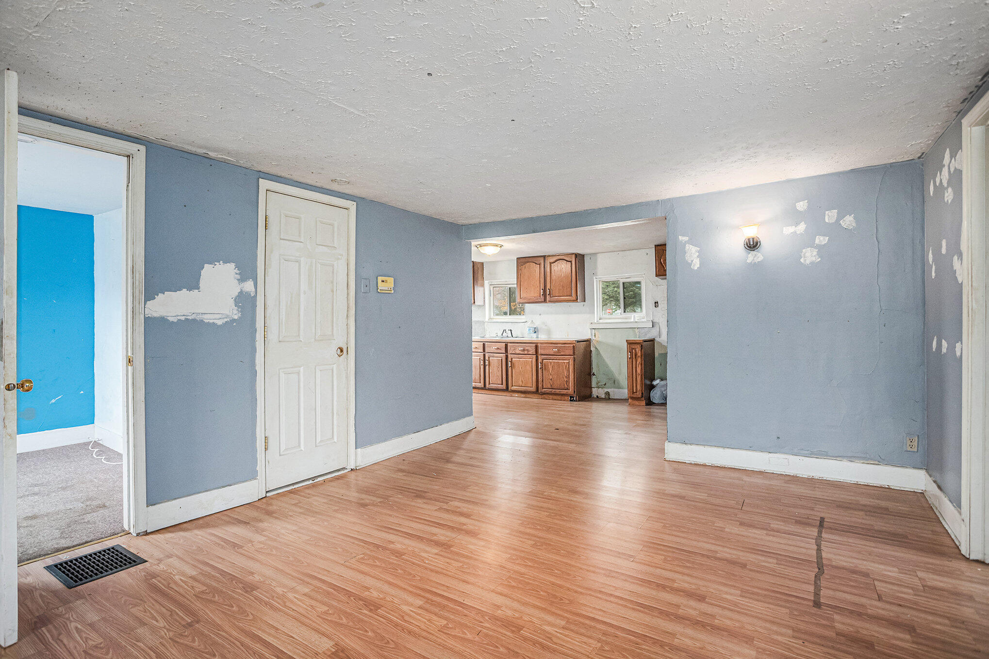 207 S Capital Avenue