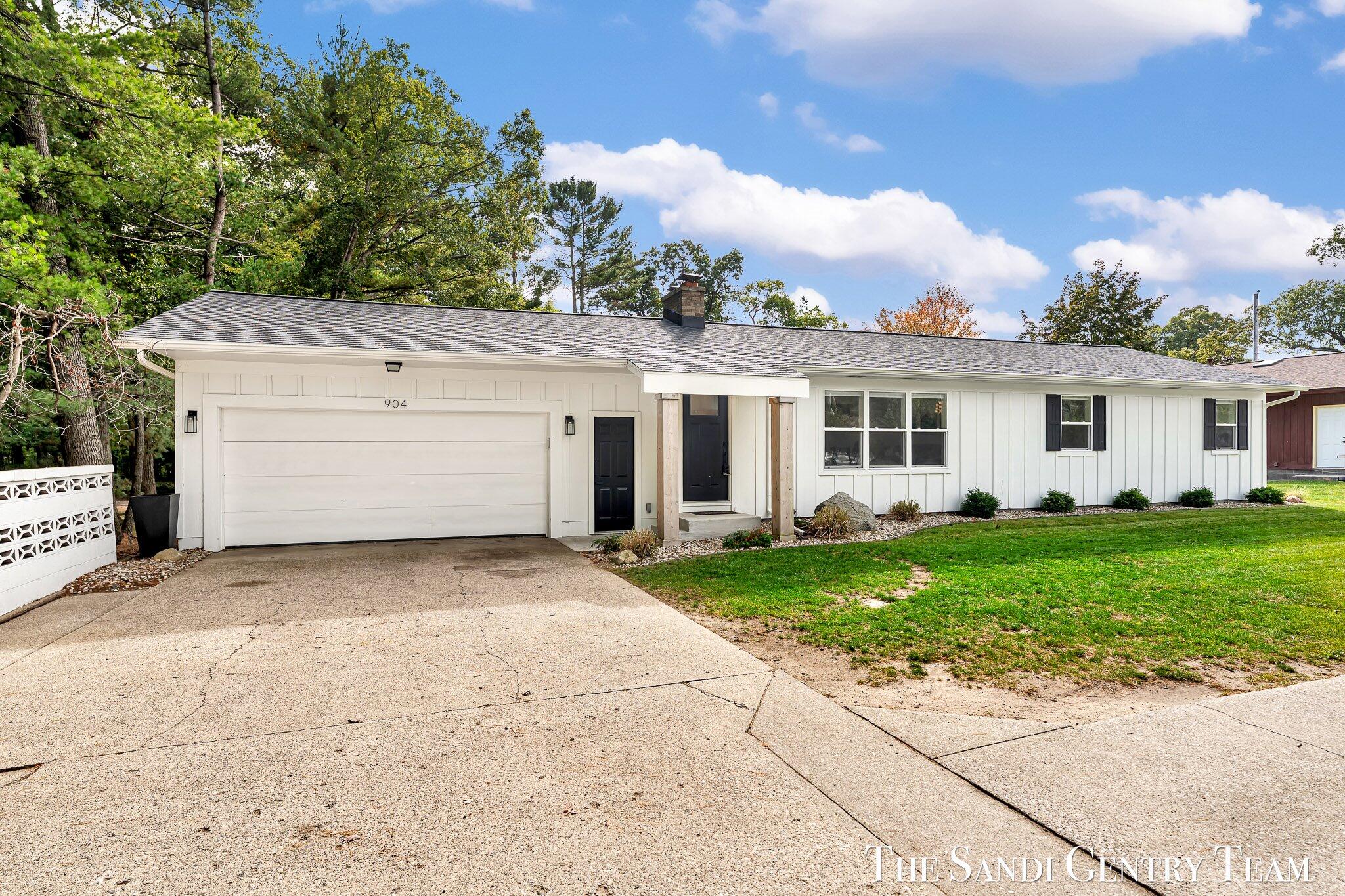 904 E Savidge Street